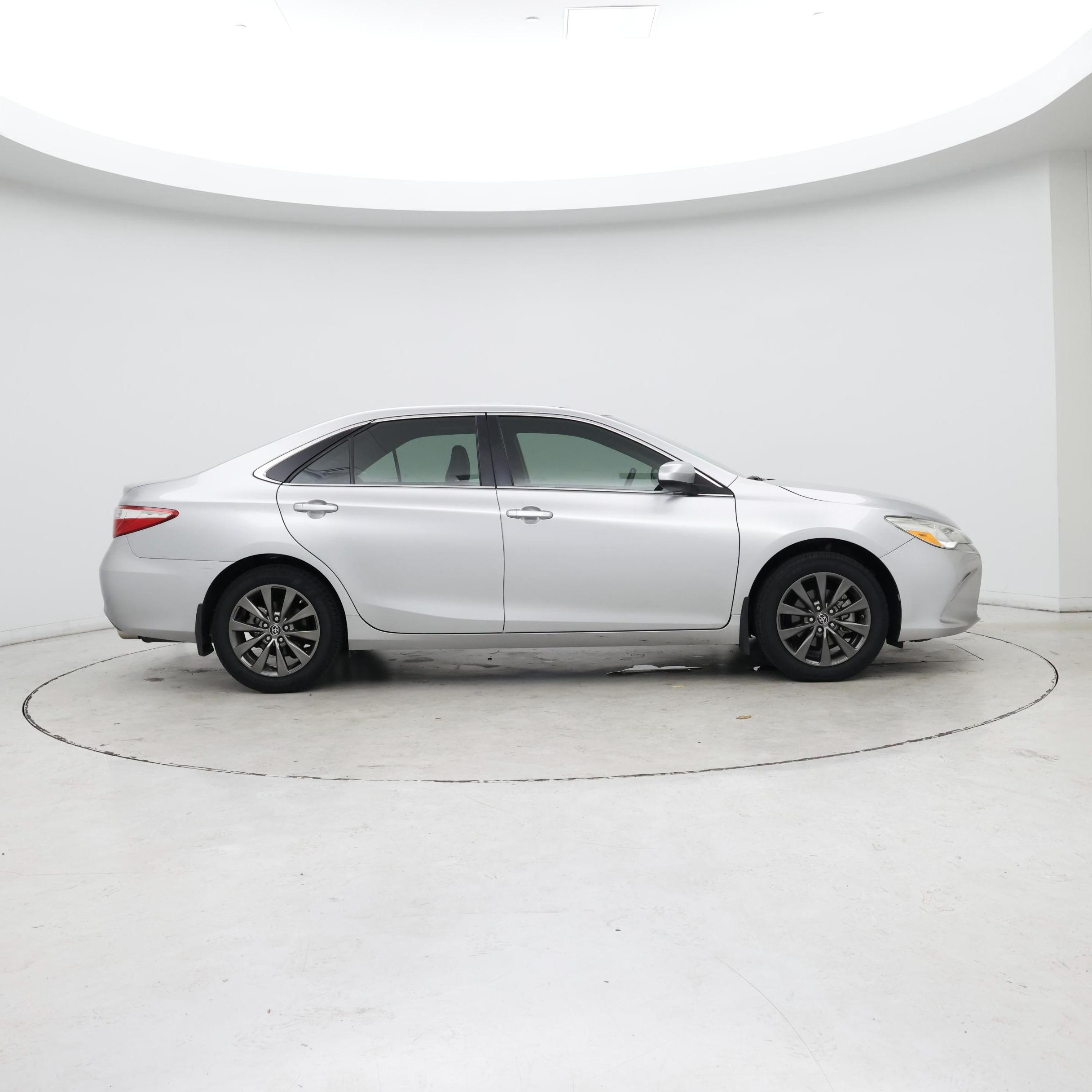Thumbnail: 2017 Toyota Camry - 7