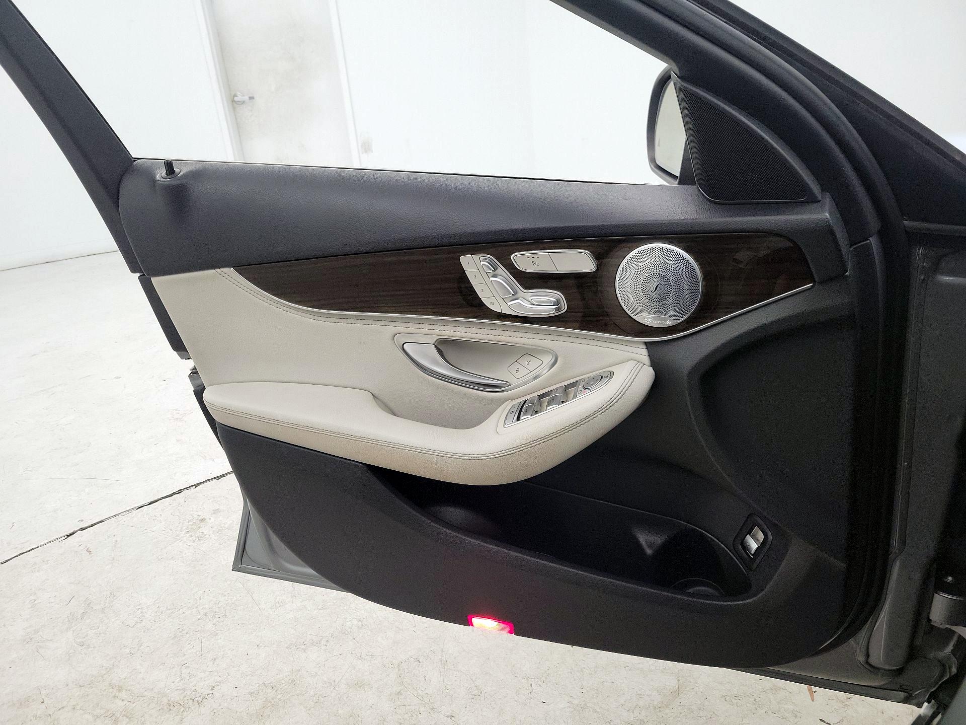 Thumbnail: 2016 Mercedes-Benz C-Class - 12