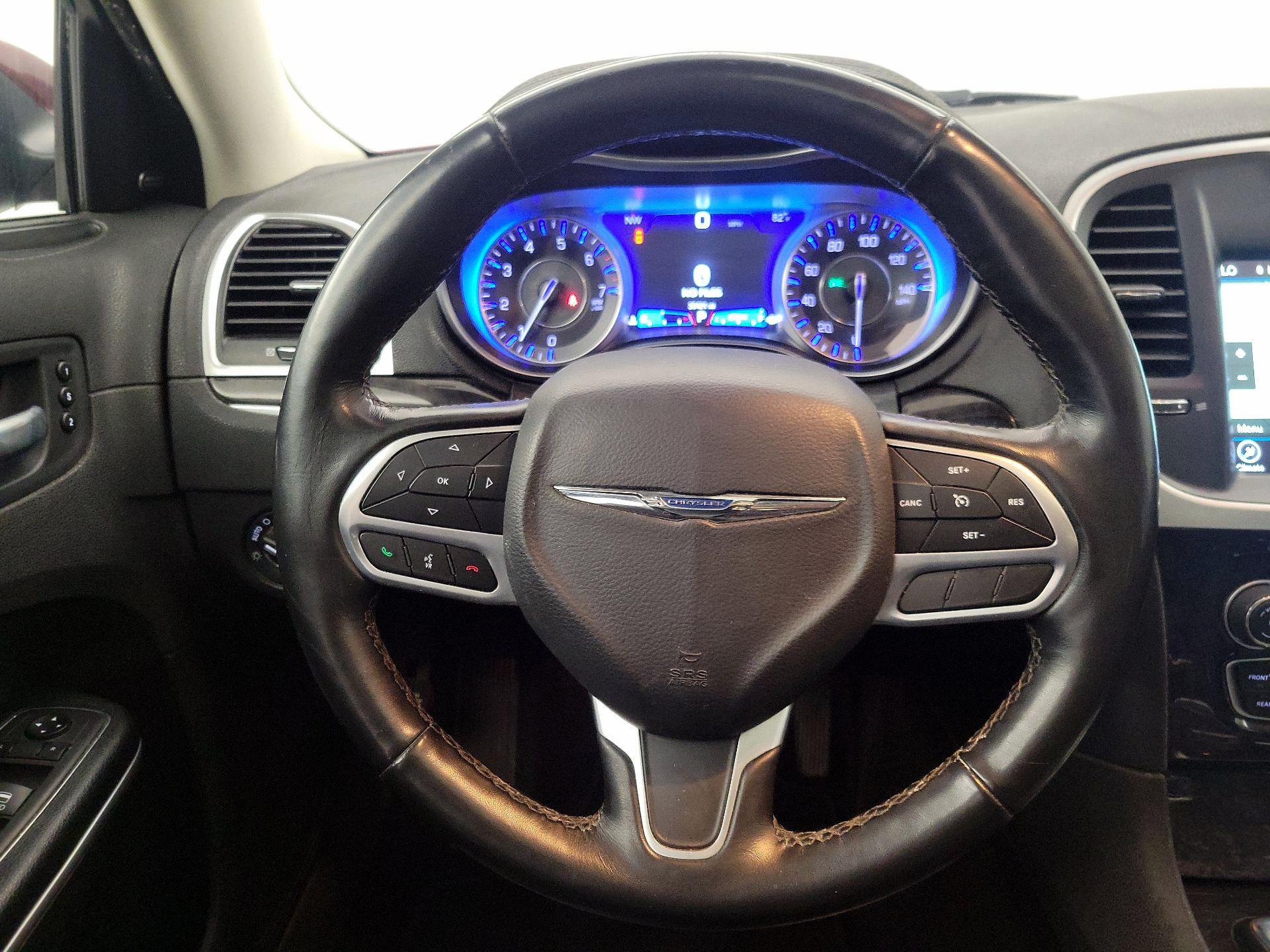 Thumbnail: 2022 Chrysler 300 - 10