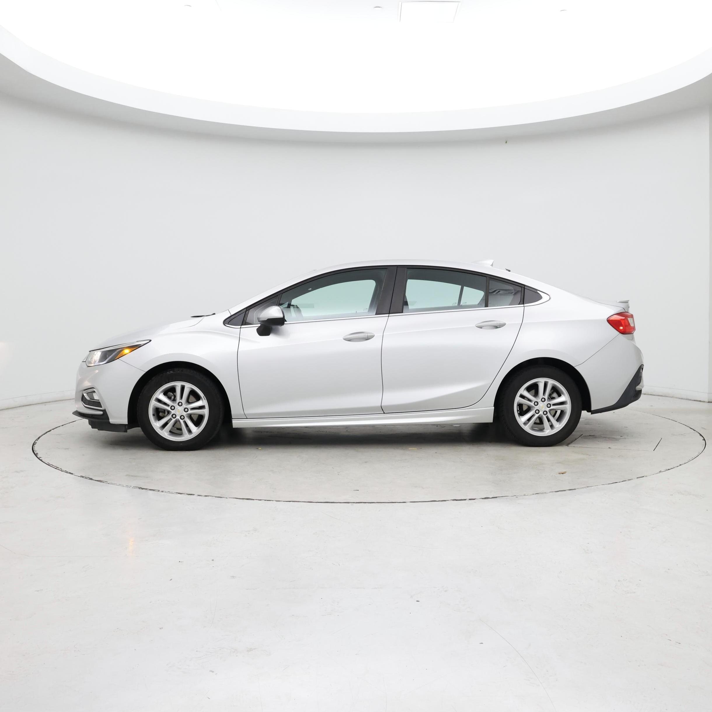 Thumbnail: 2017 Chevrolet Cruze - 3