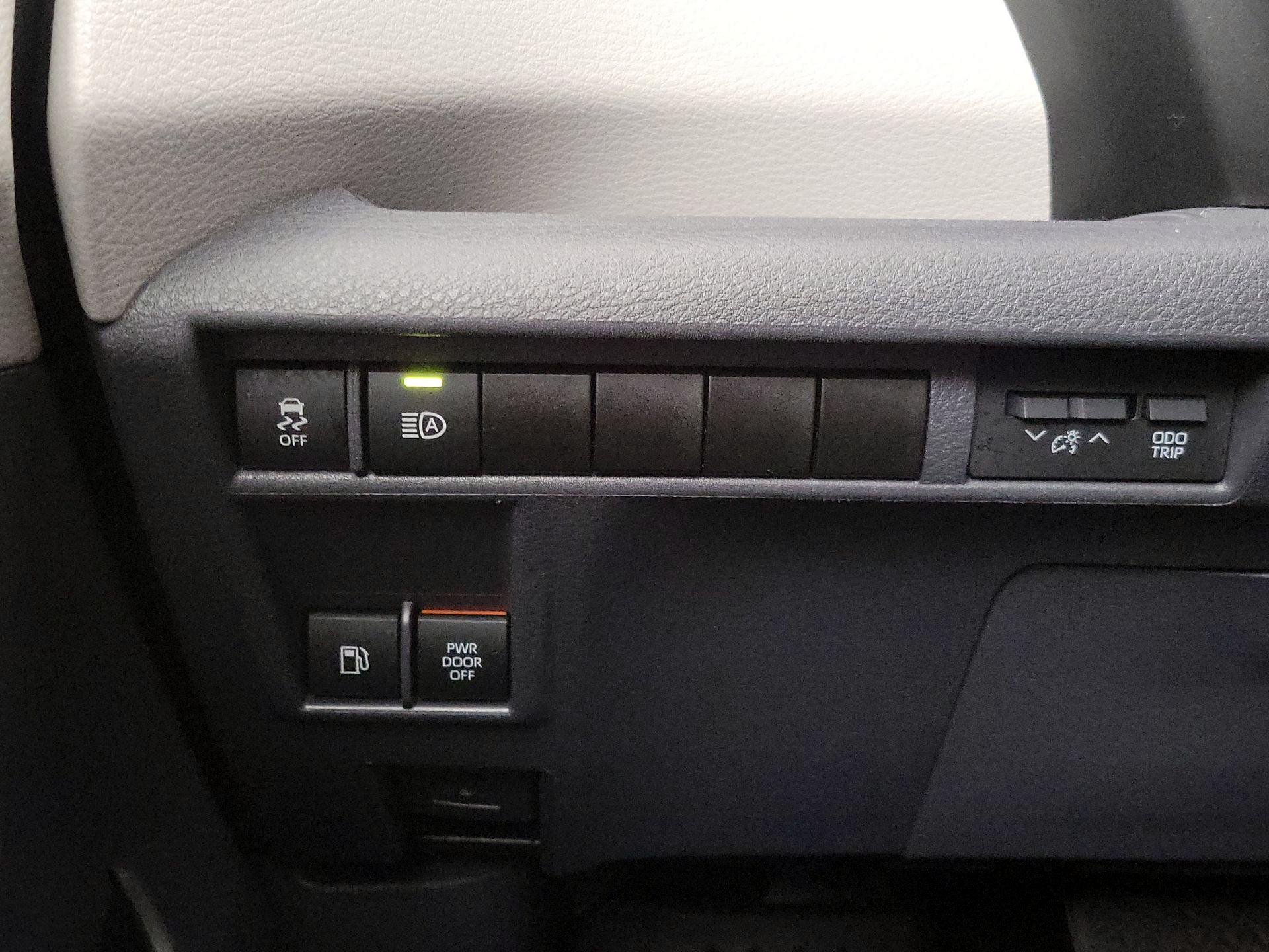 Thumbnail: 2021 Toyota Sienna - 13