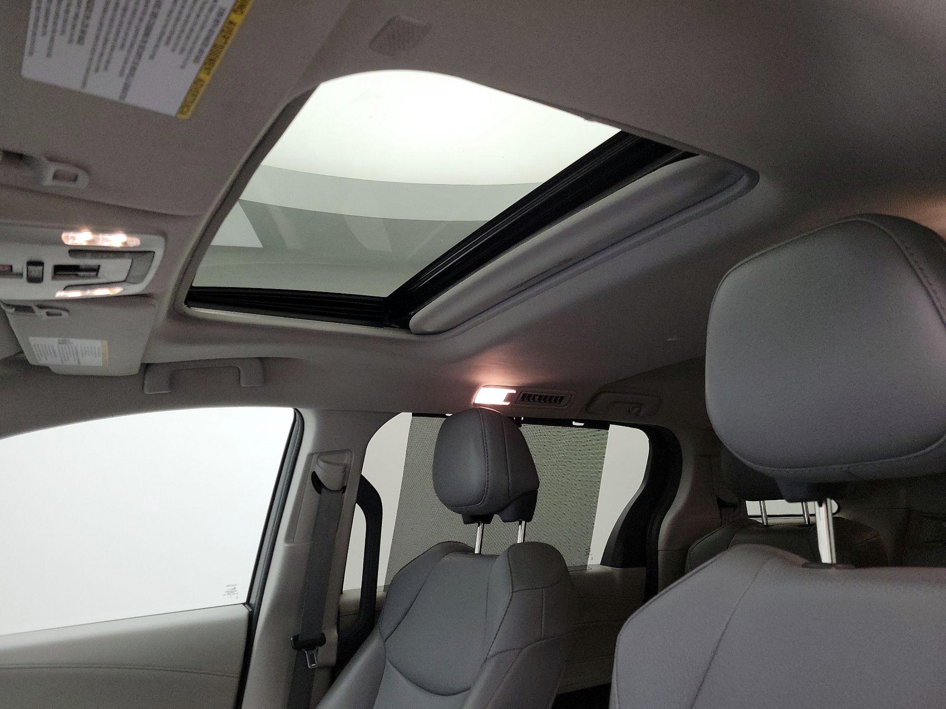 Thumbnail: 2021 Toyota Sienna - 19