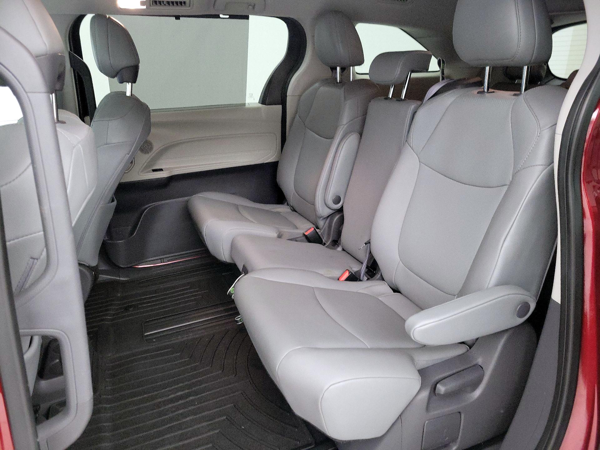 Thumbnail: 2021 Toyota Sienna - 20