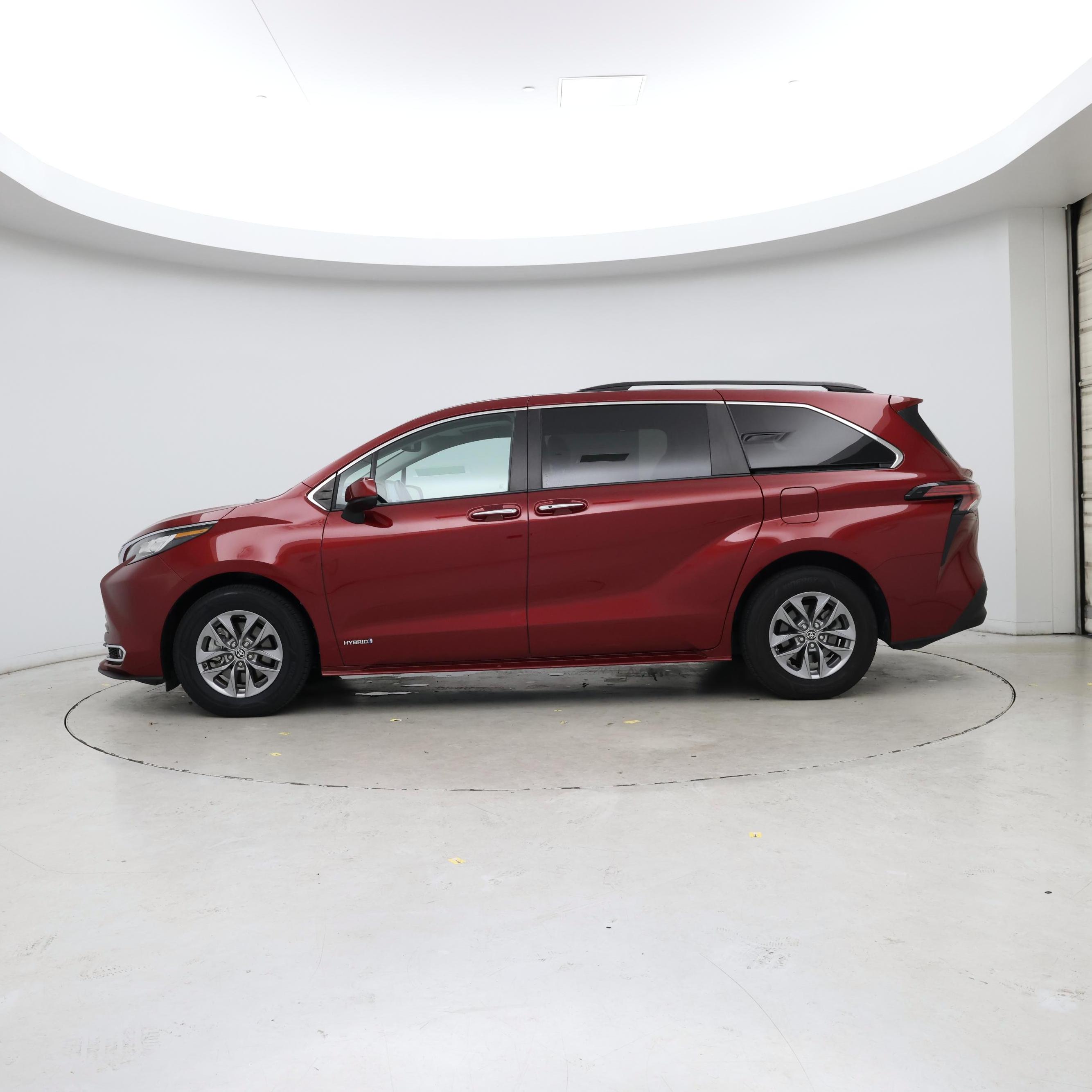Thumbnail: 2021 Toyota Sienna - 3