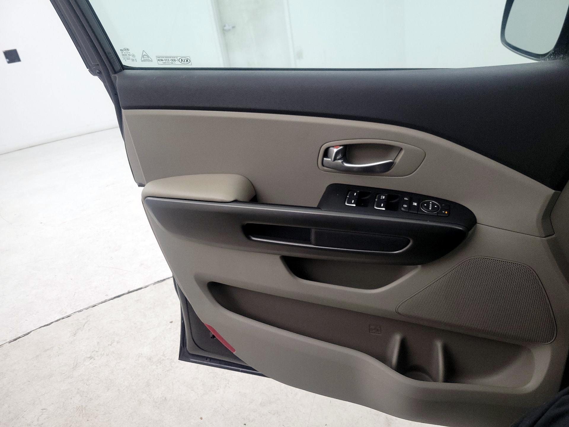 Thumbnail: 2021 Kia Sedona - 12