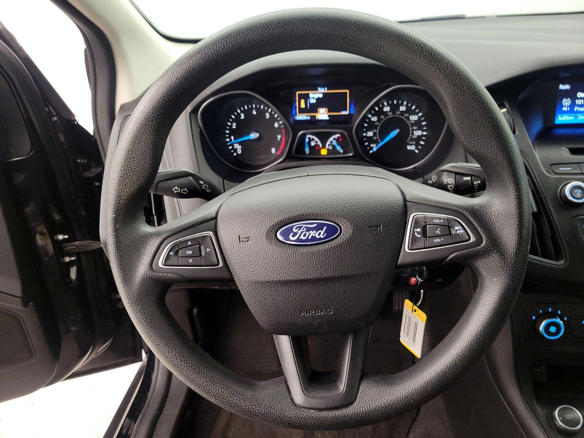 Thumbnail: 2016 Ford Focus - 10