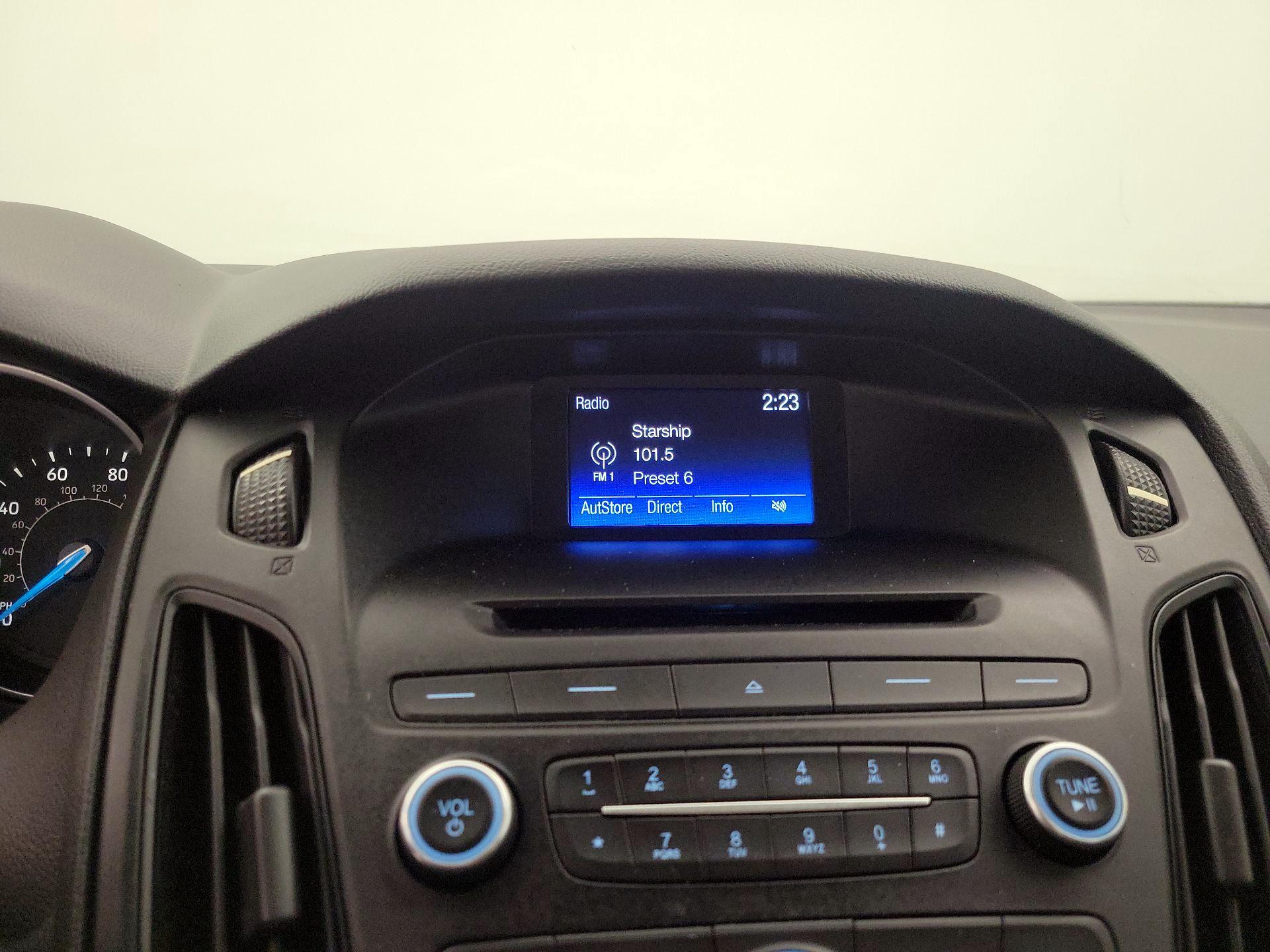 Thumbnail: 2016 Ford Focus - 15