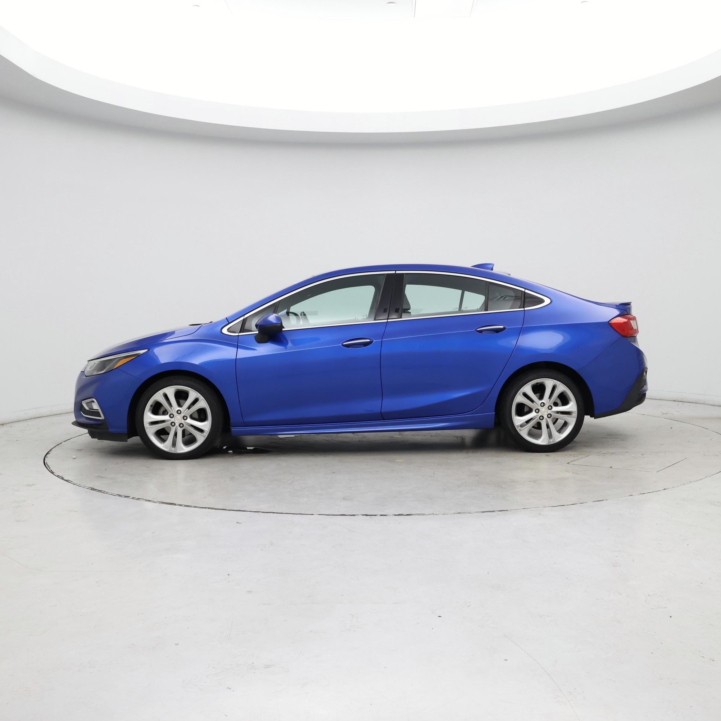 Thumbnail: 2017 Chevrolet Cruze - 3