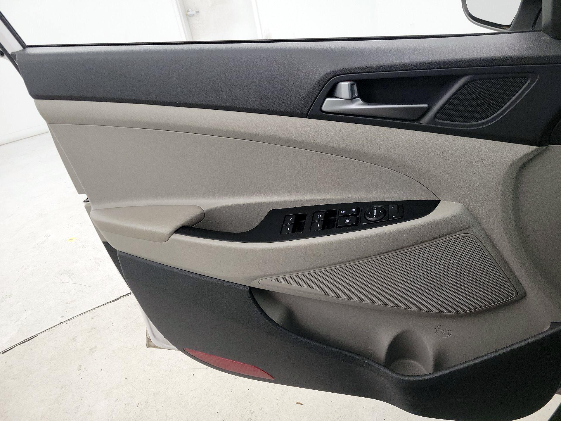Thumbnail: 2016 Hyundai Tucson - 12