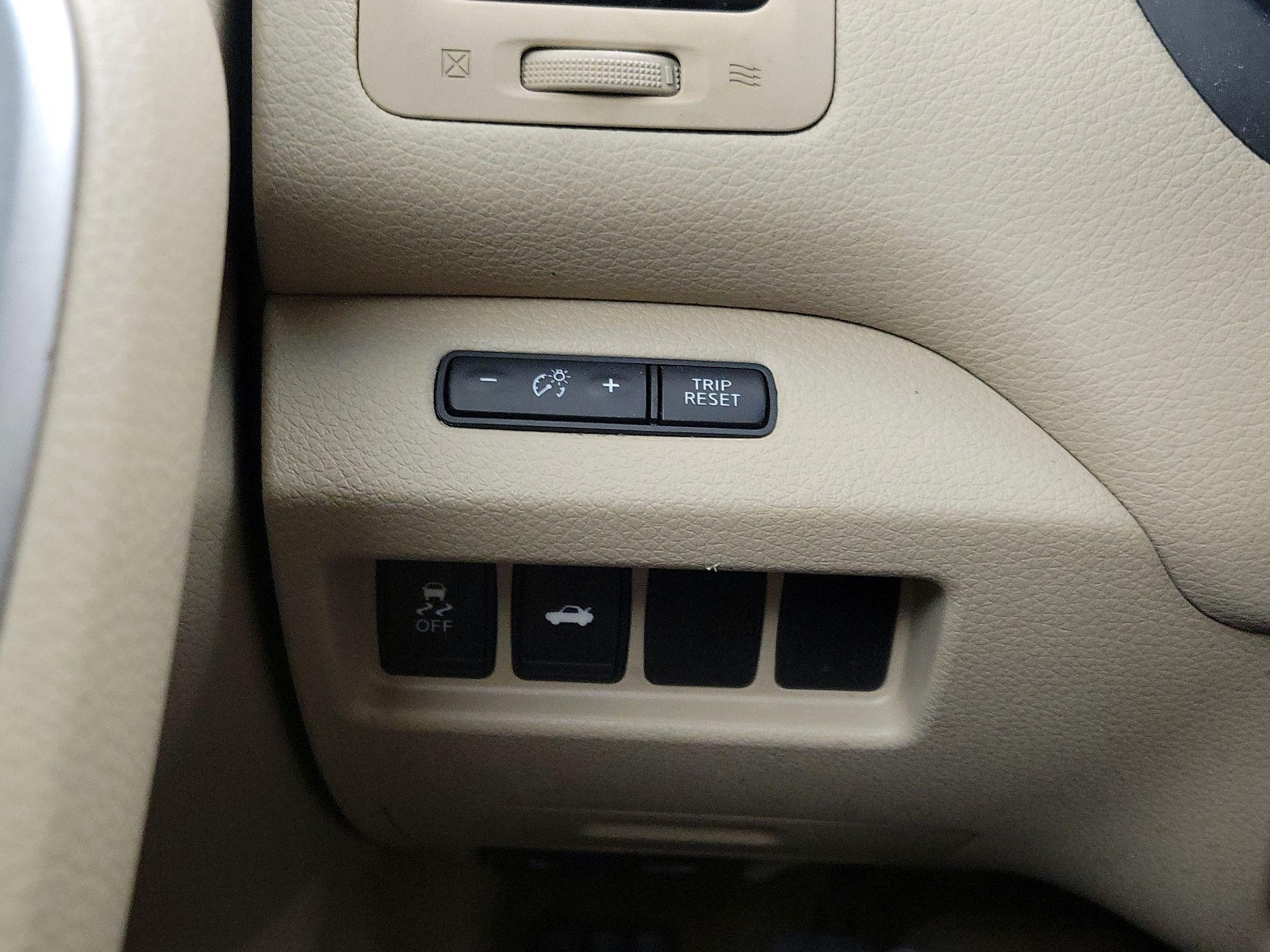 Thumbnail: 2014 Nissan Altima - 13