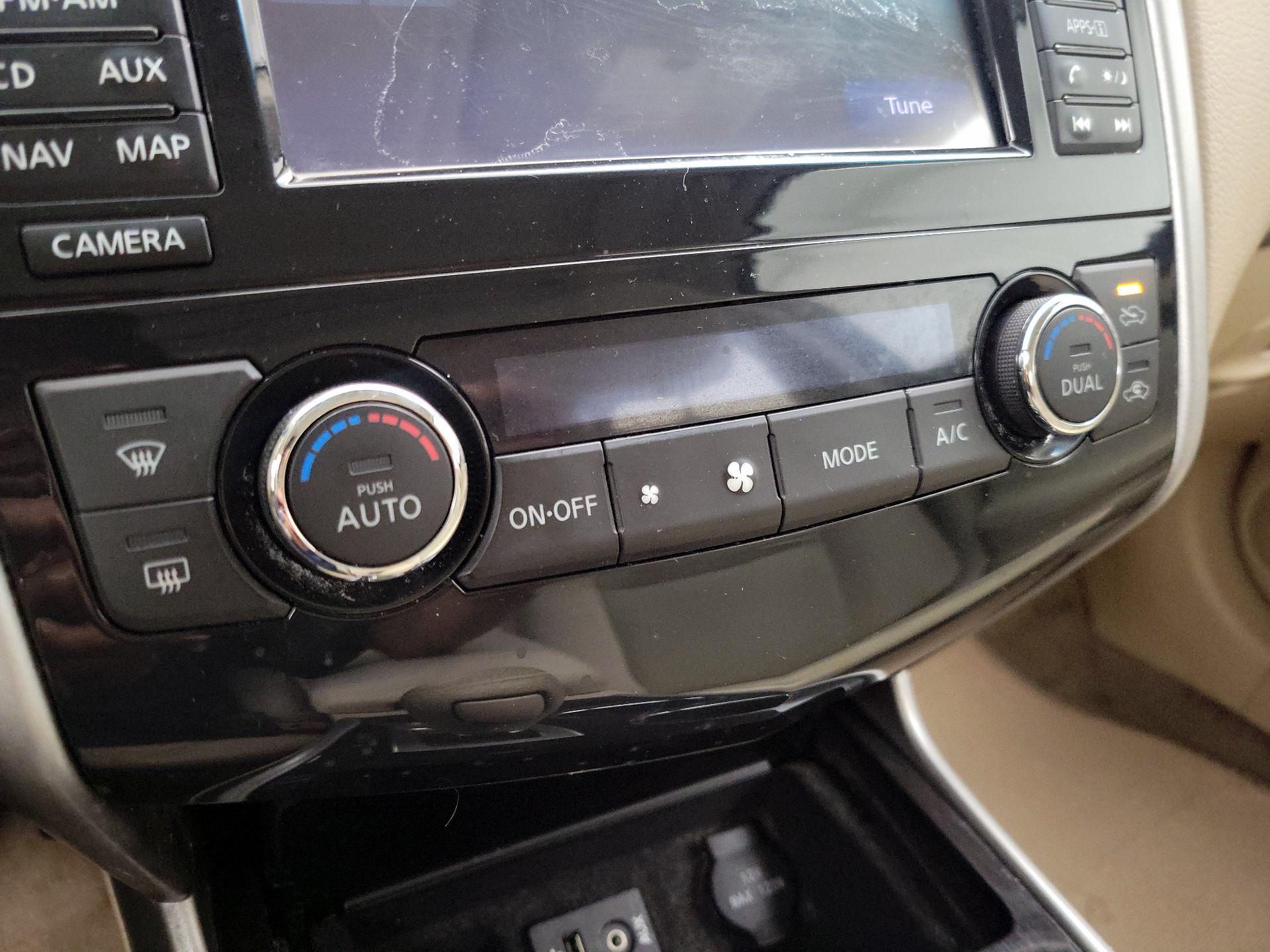 Thumbnail: 2014 Nissan Altima - 17