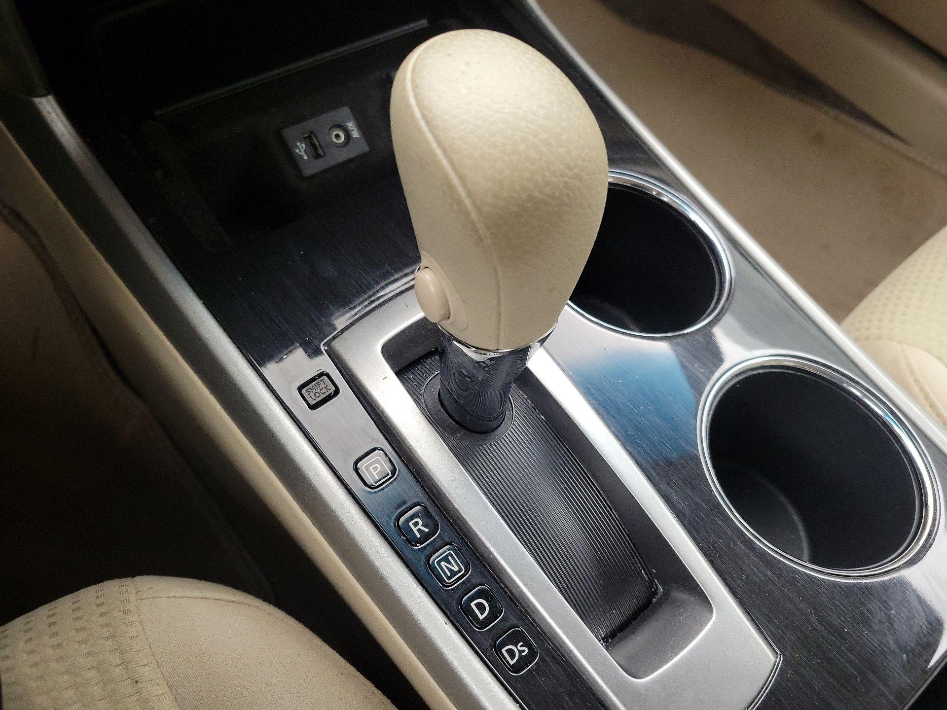 Thumbnail: 2014 Nissan Altima - 18