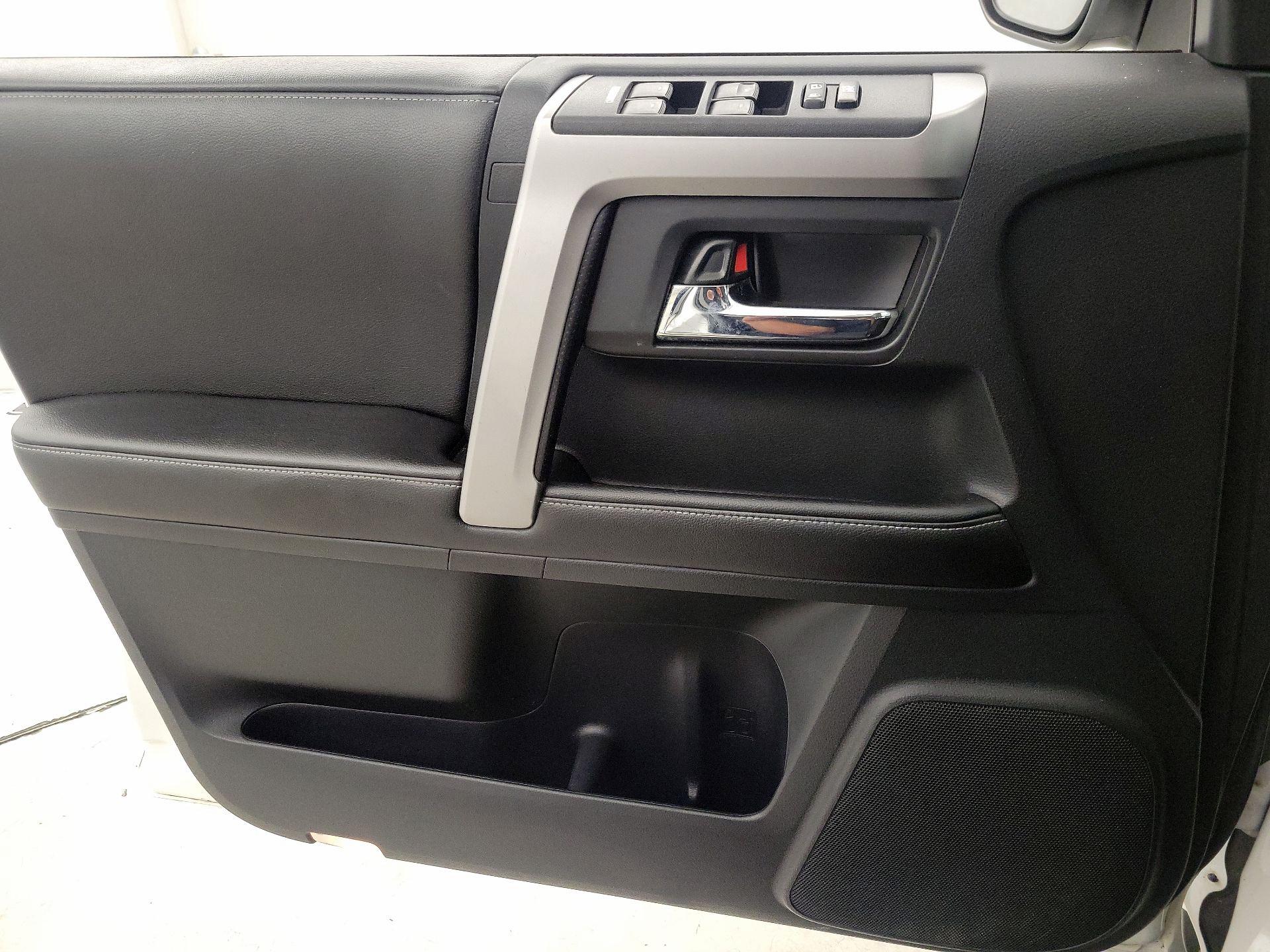 Thumbnail: 2015 Toyota 4Runner - 12