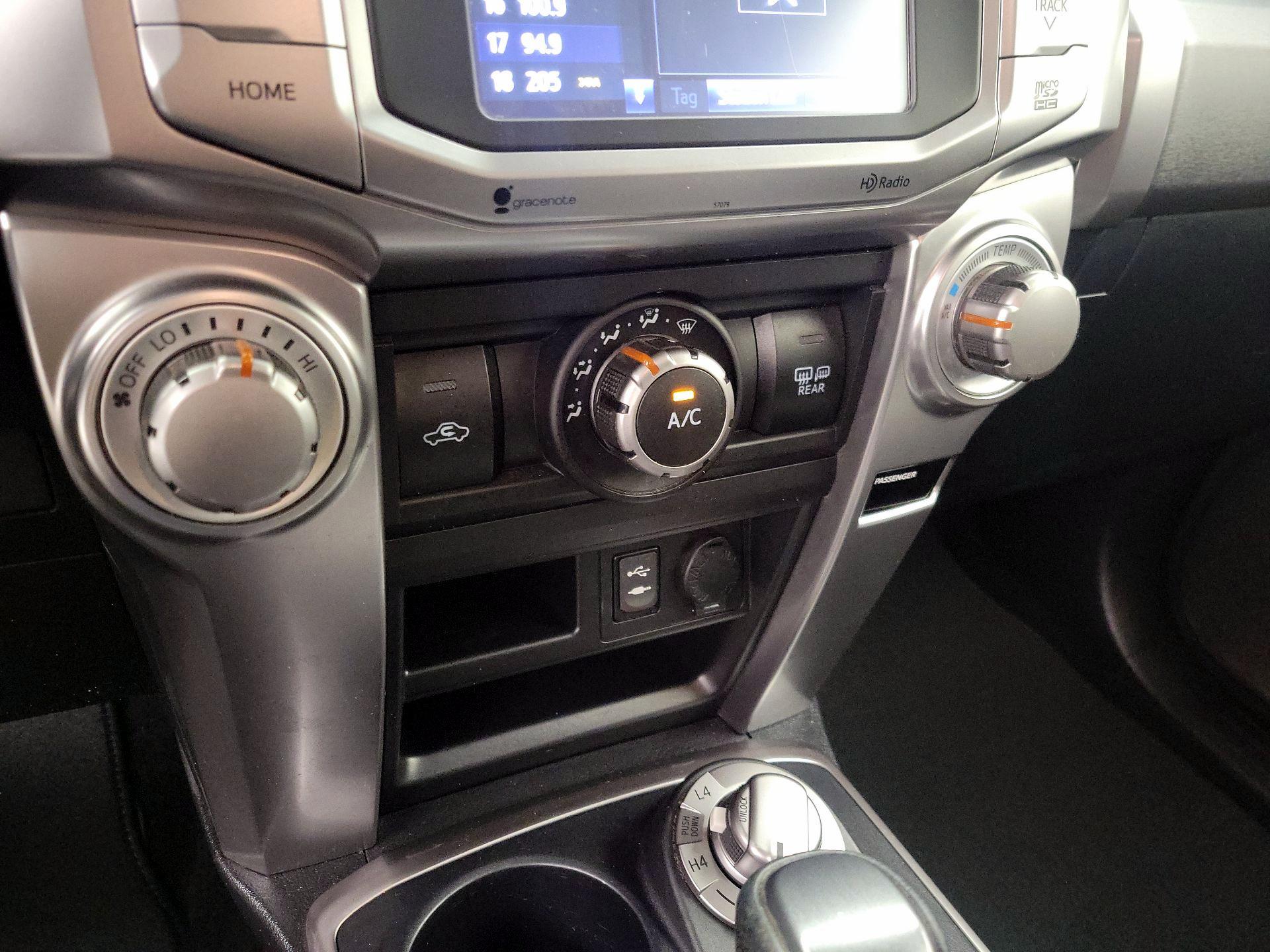 Thumbnail: 2015 Toyota 4Runner - 17