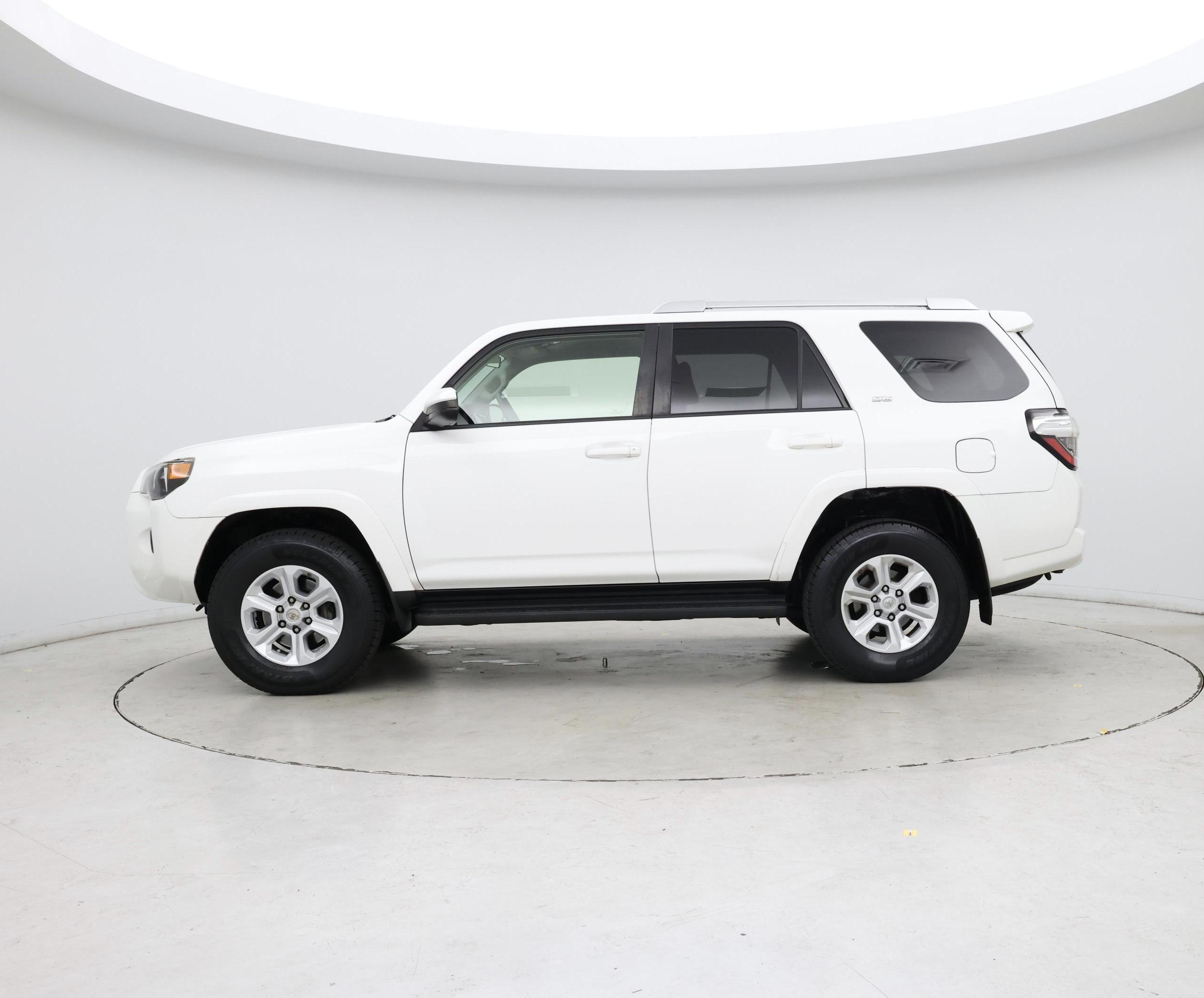 Thumbnail: 2015 Toyota 4Runner - 3