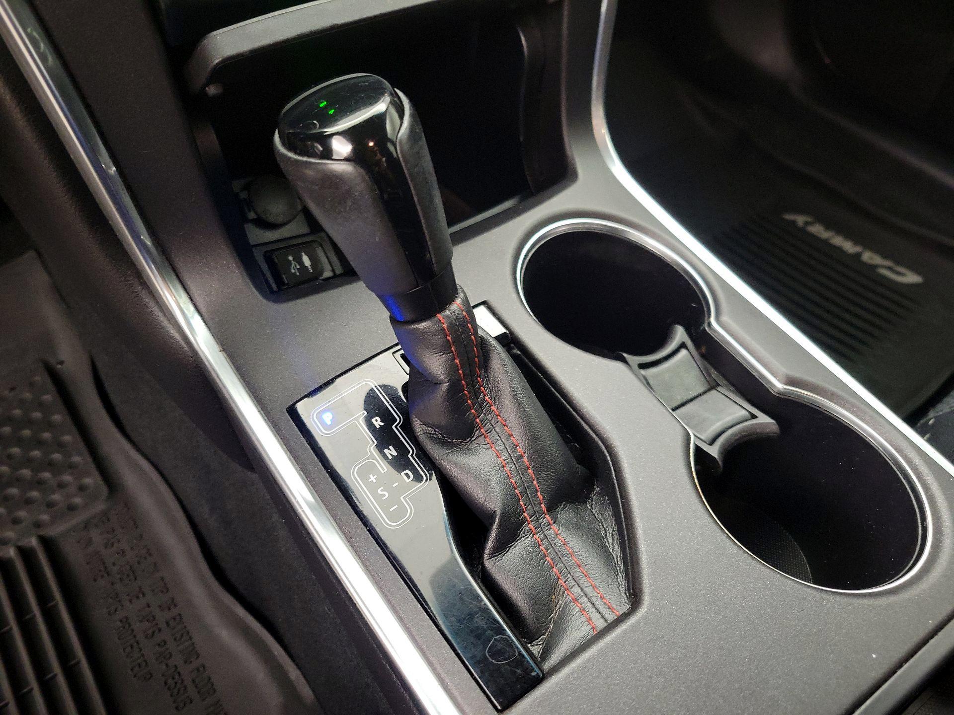 Thumbnail: 2016 Toyota Camry - 17