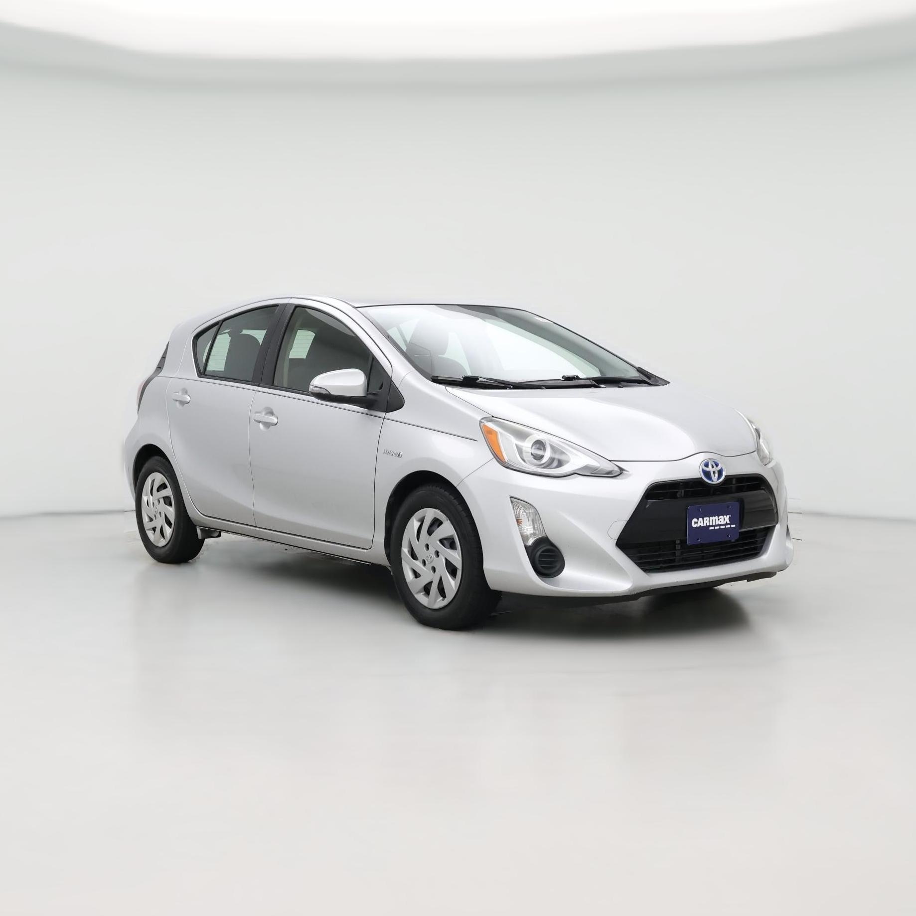 Thumbnail: 2015 Toyota Prius c - 1