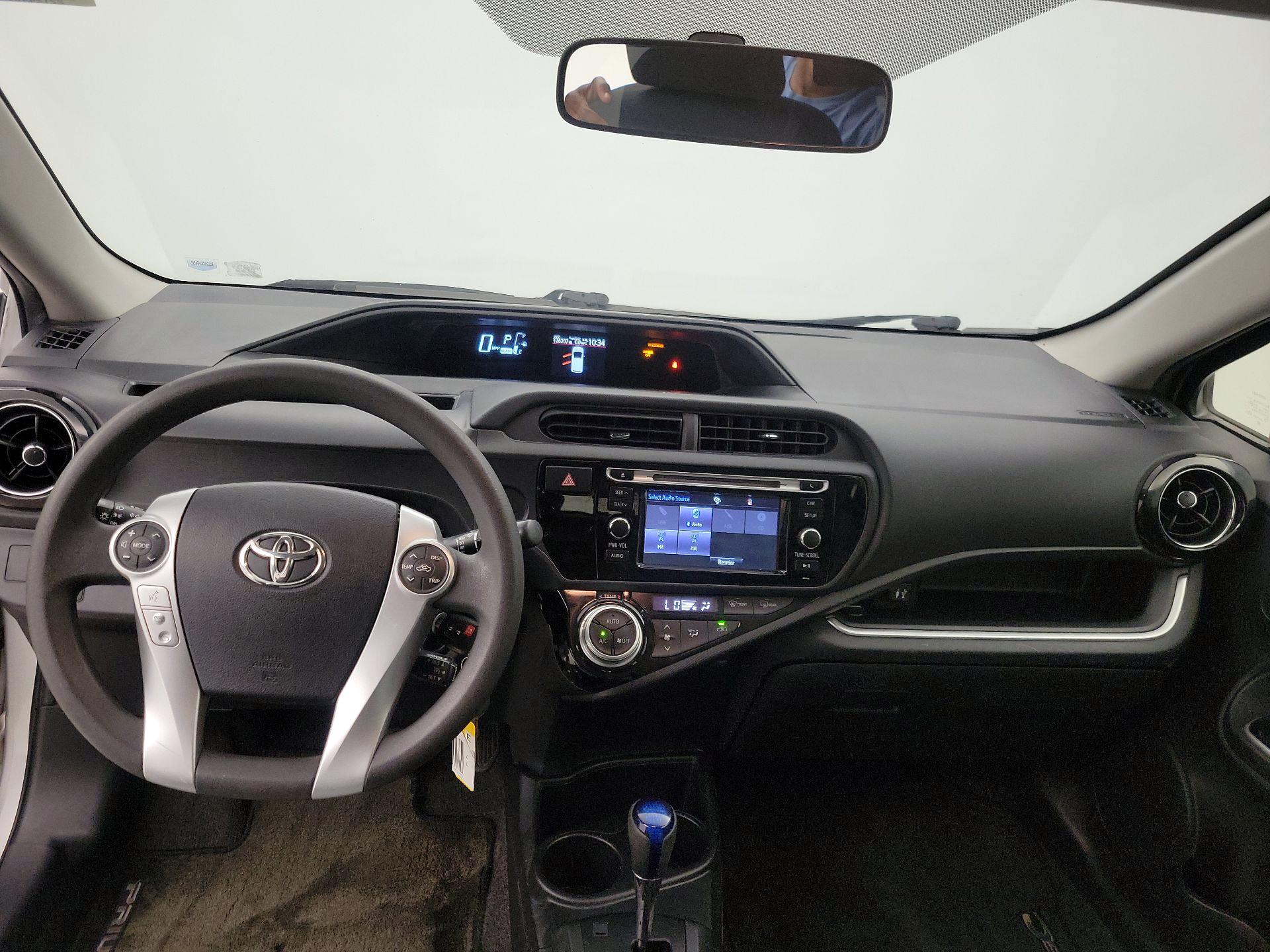 Thumbnail: 2015 Toyota Prius c - 9