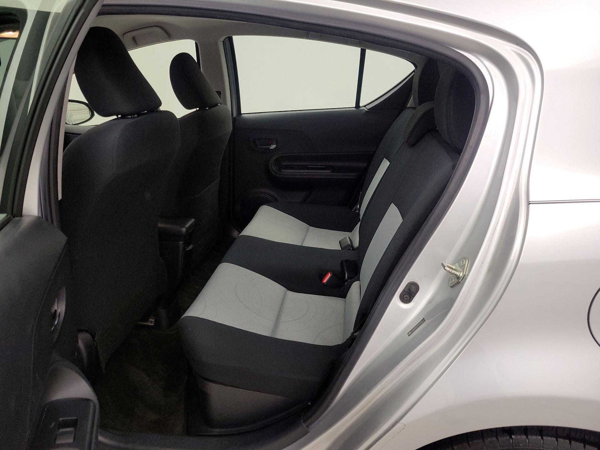 Thumbnail: 2015 Toyota Prius c - 18