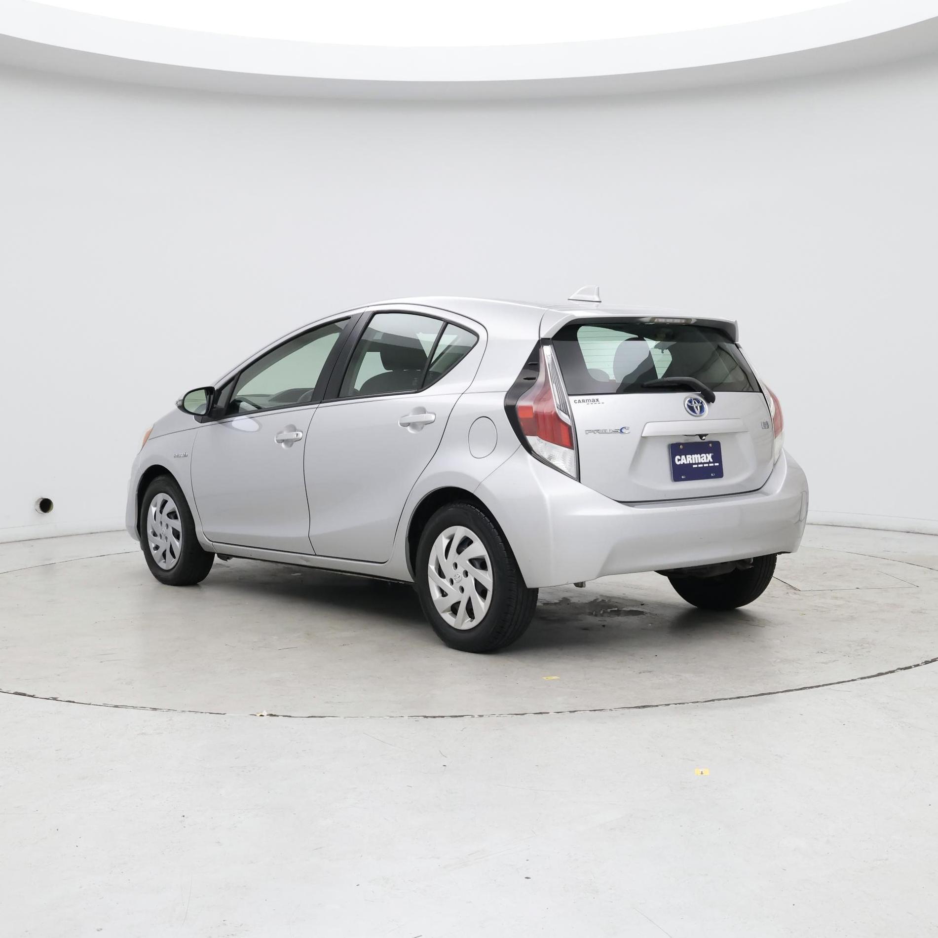 Thumbnail: 2015 Toyota Prius c - 2