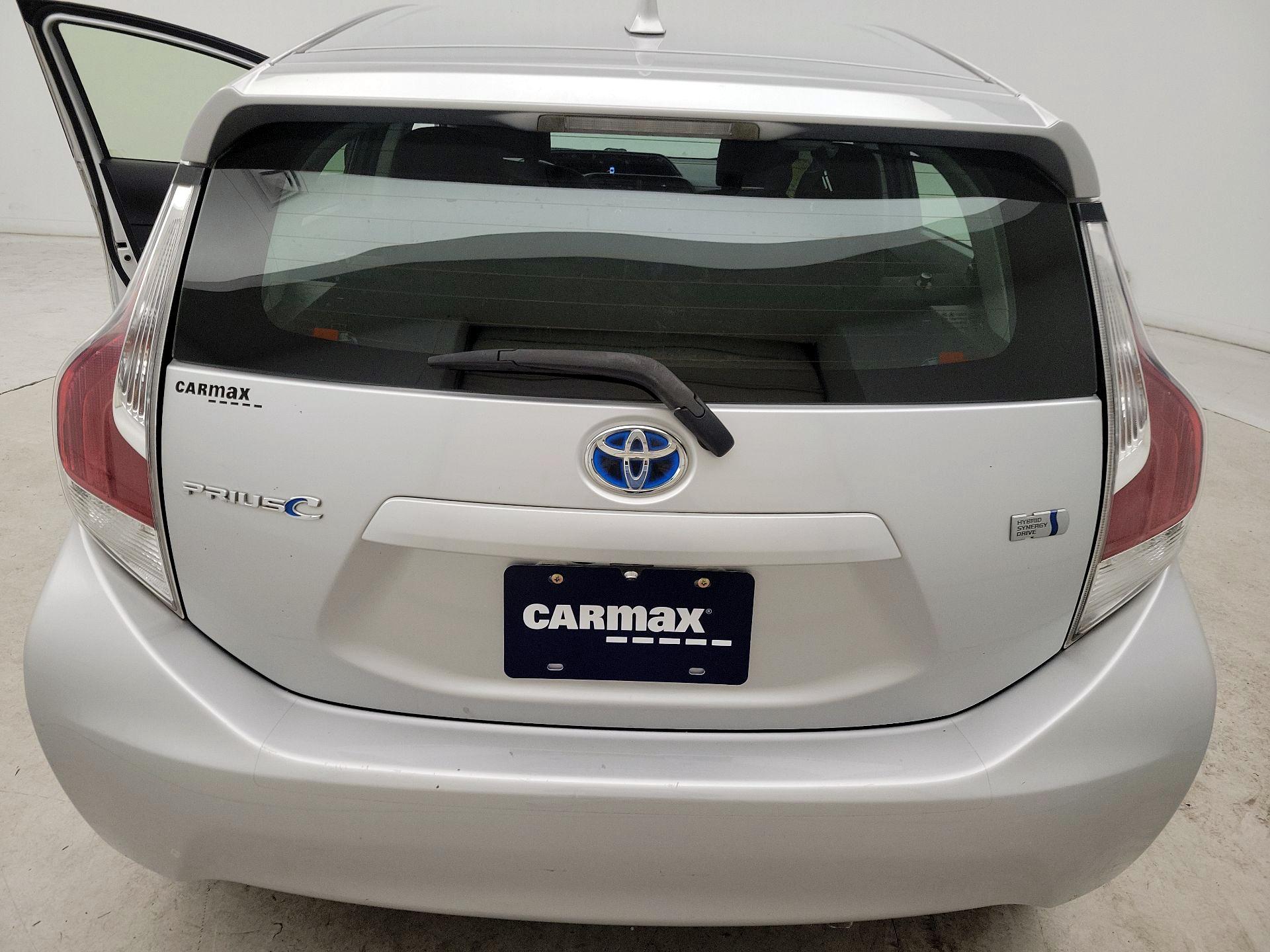 Thumbnail: 2015 Toyota Prius c - 19