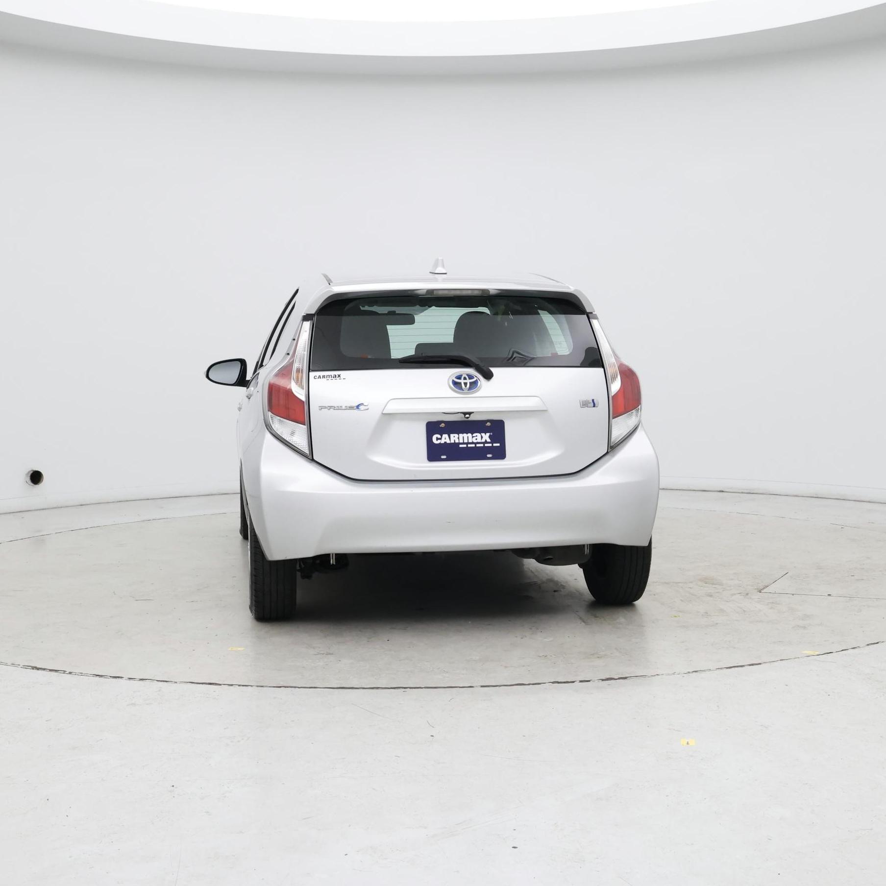 Thumbnail: 2015 Toyota Prius c - 6