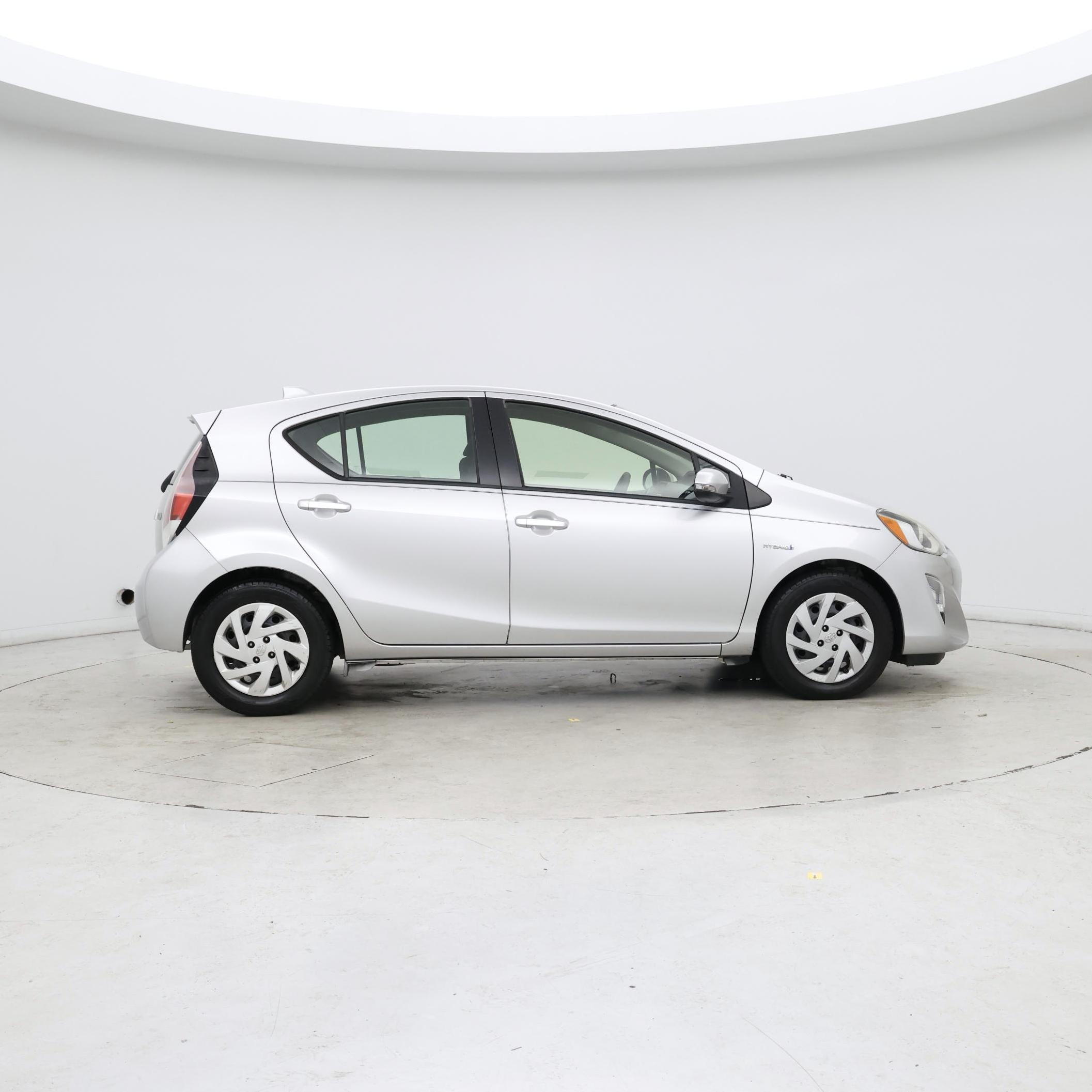 Thumbnail: 2015 Toyota Prius c - 7