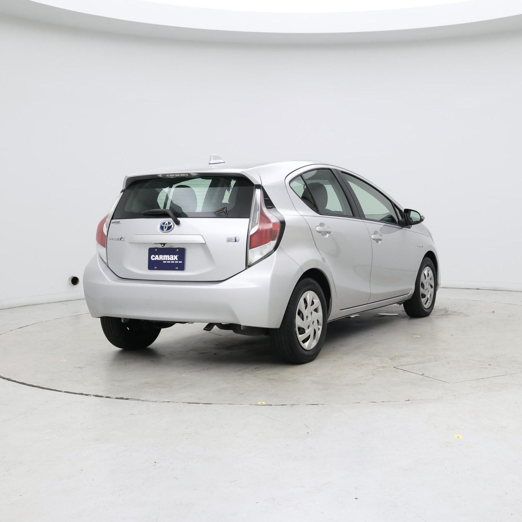 Thumbnail: 2015 Toyota Prius c - 8