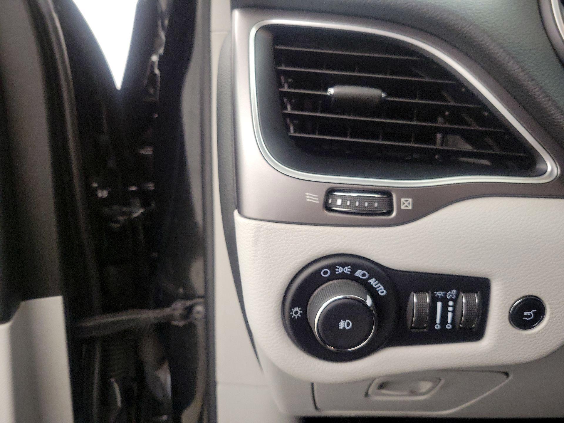 Thumbnail: 2021 Jeep Cherokee - 13