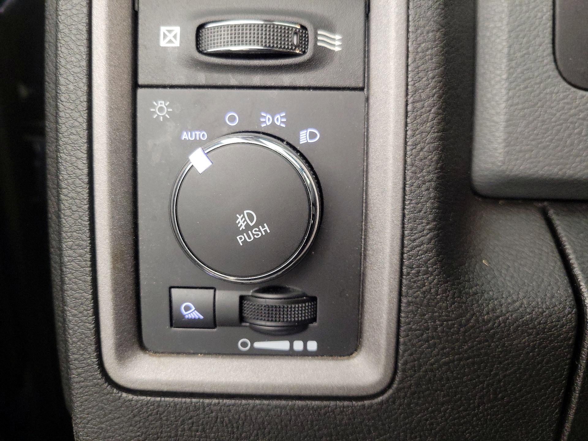 Thumbnail: 2019 RAM 1500 Classic - 13