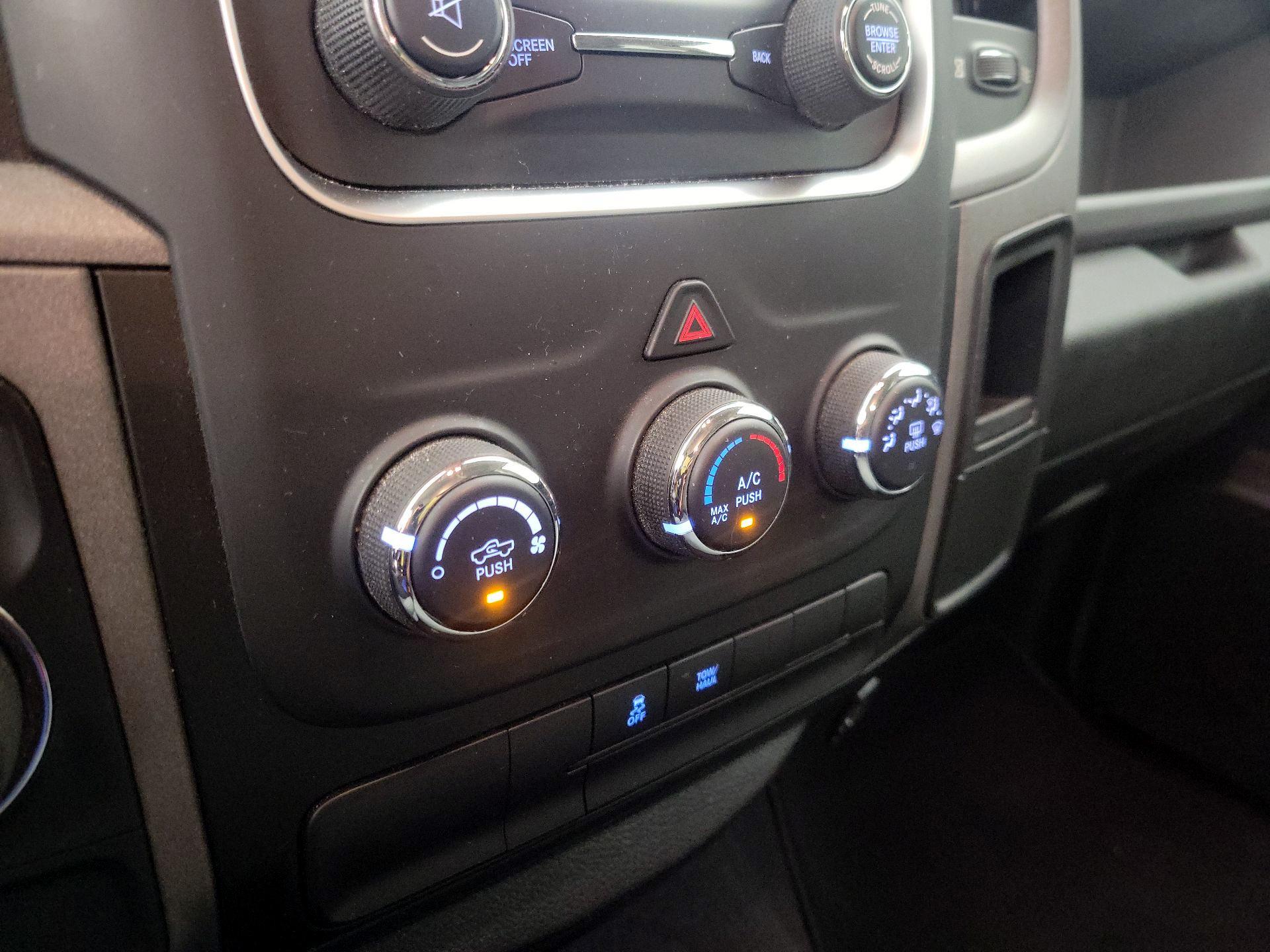 Thumbnail: 2019 RAM 1500 Classic - 16