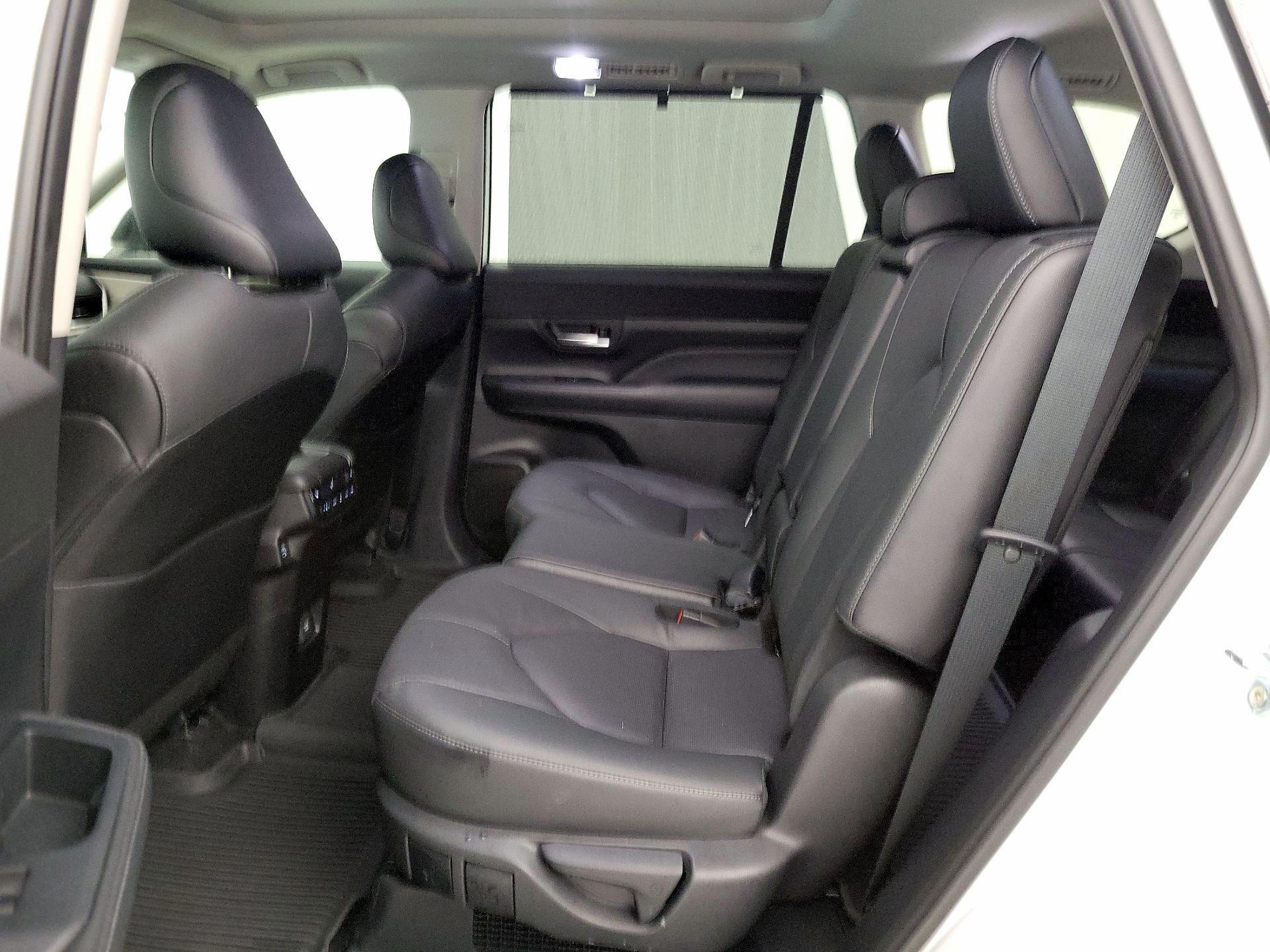 Thumbnail: 2024 Toyota Highlander - 20