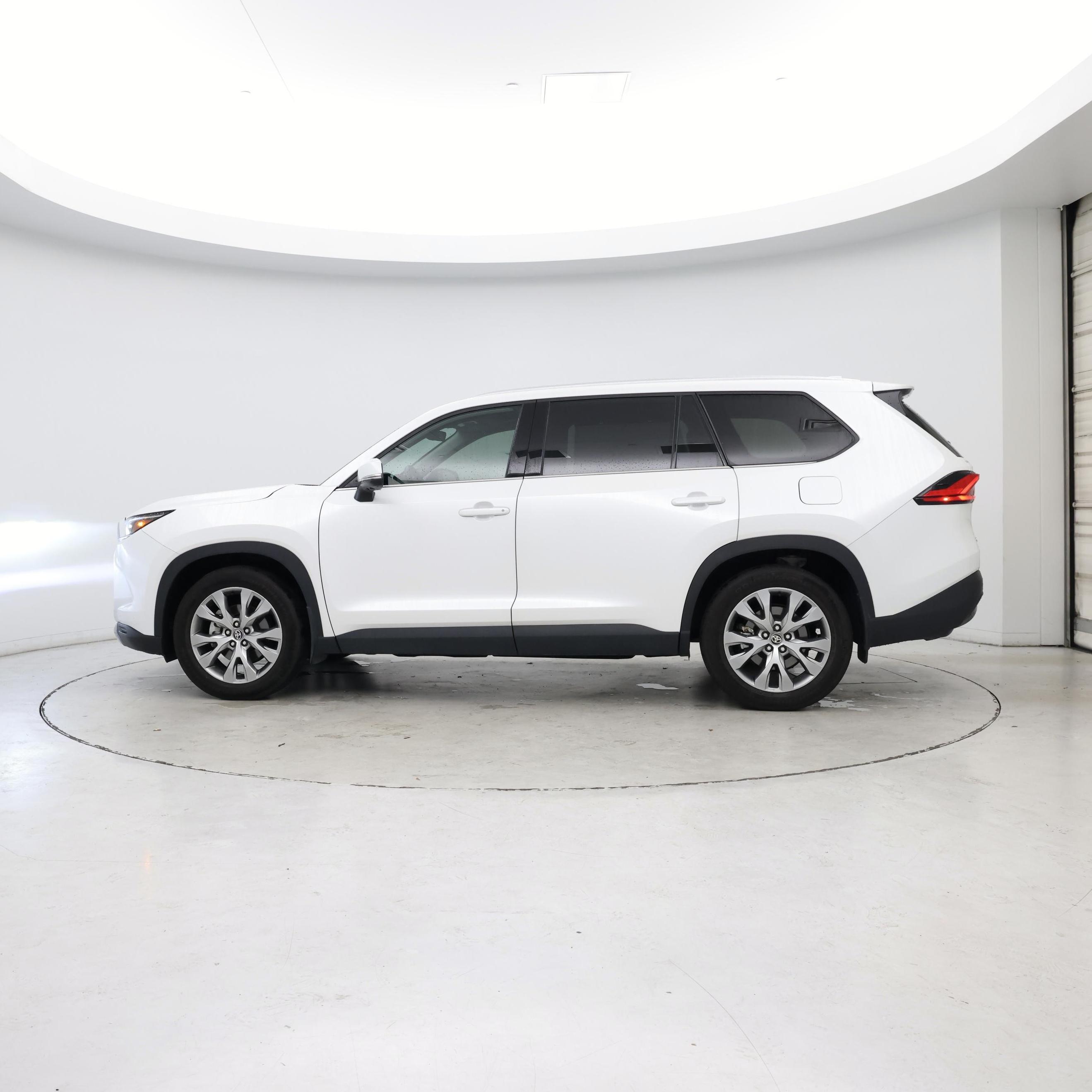 Thumbnail: 2024 Toyota Highlander - 3