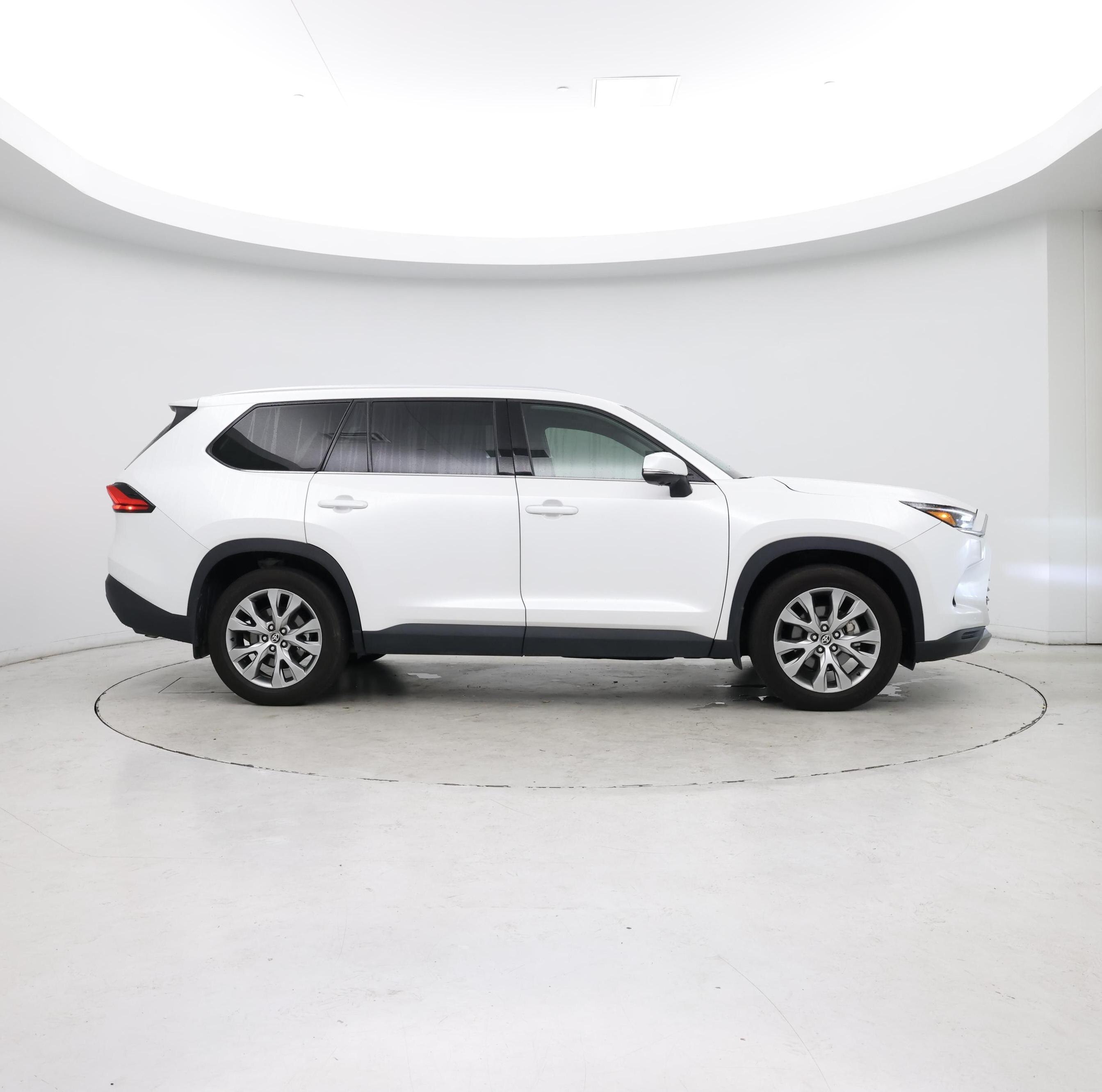Thumbnail: 2024 Toyota Highlander - 7