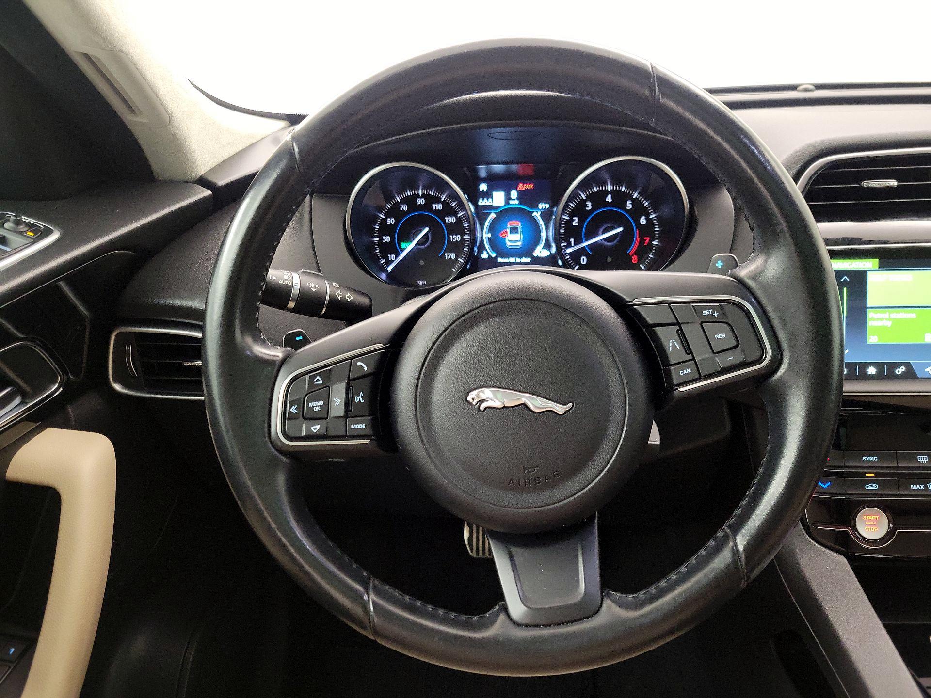 Thumbnail: 2019 Jaguar F-Pace - 10