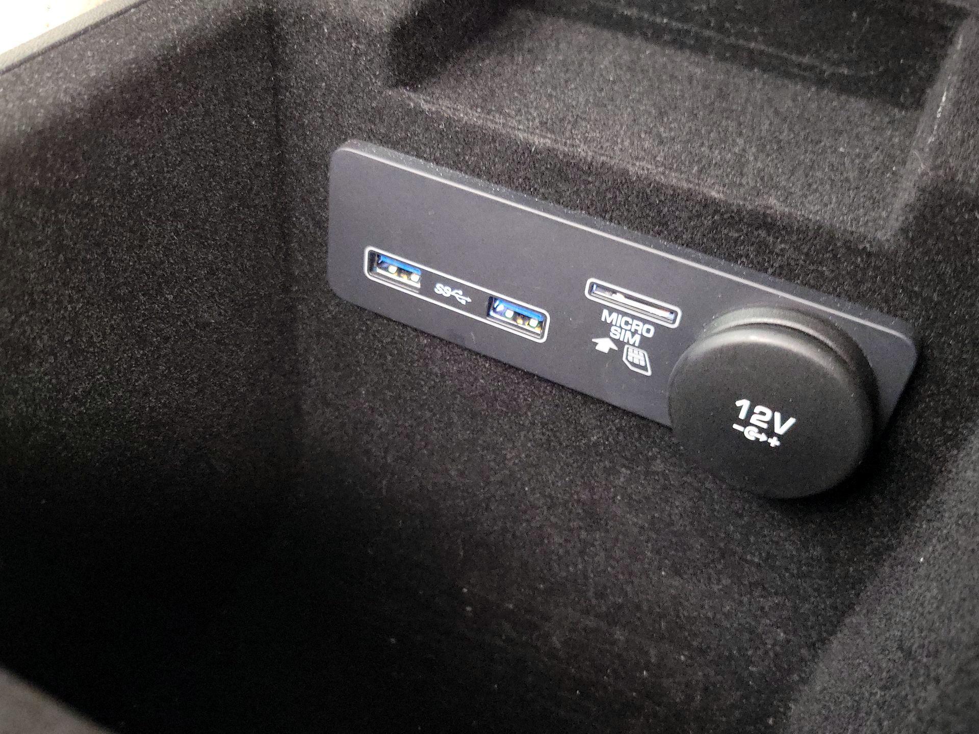 Thumbnail: 2019 Jaguar F-Pace - 19