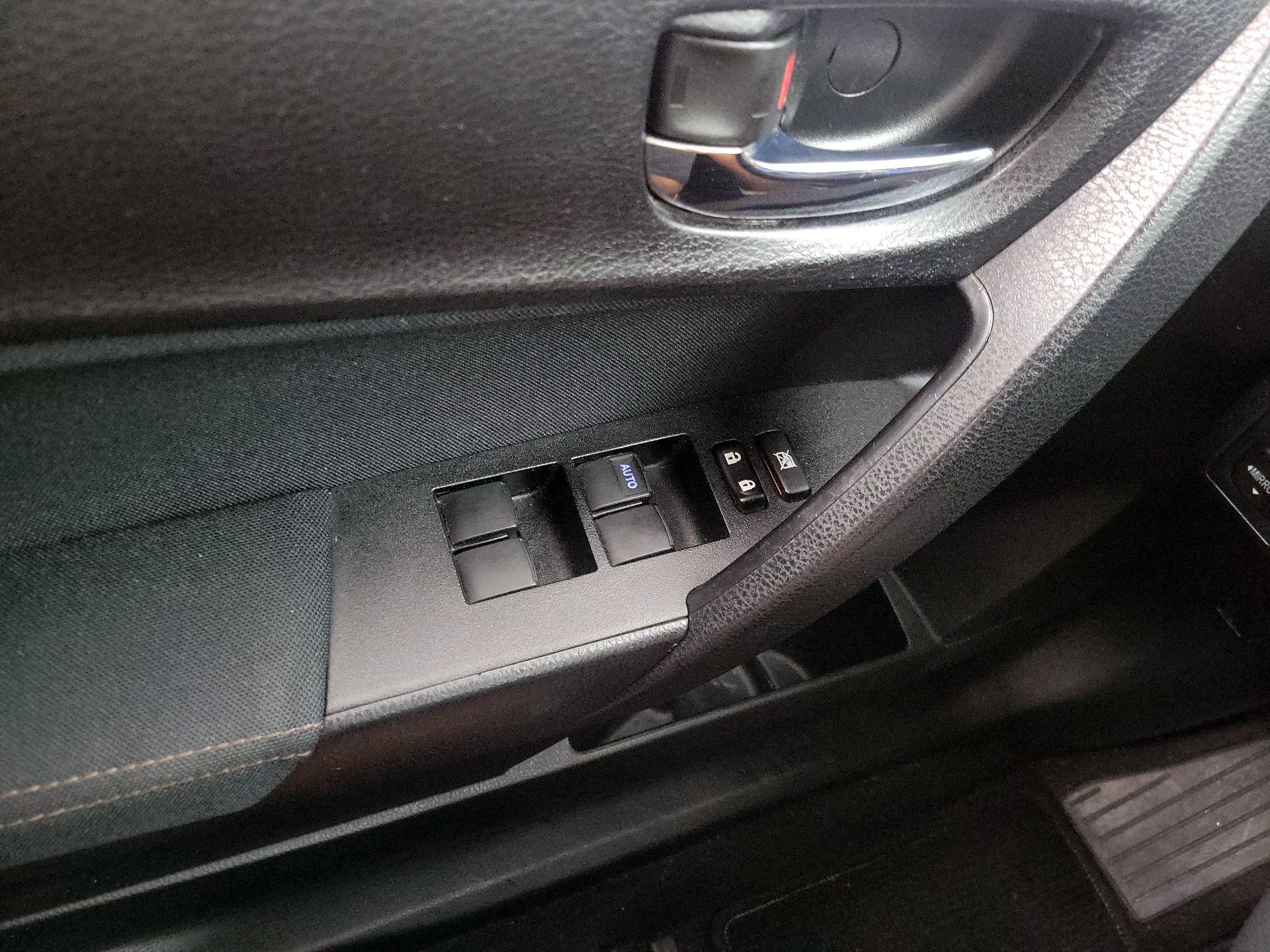Thumbnail: 2015 Toyota Corolla - 12