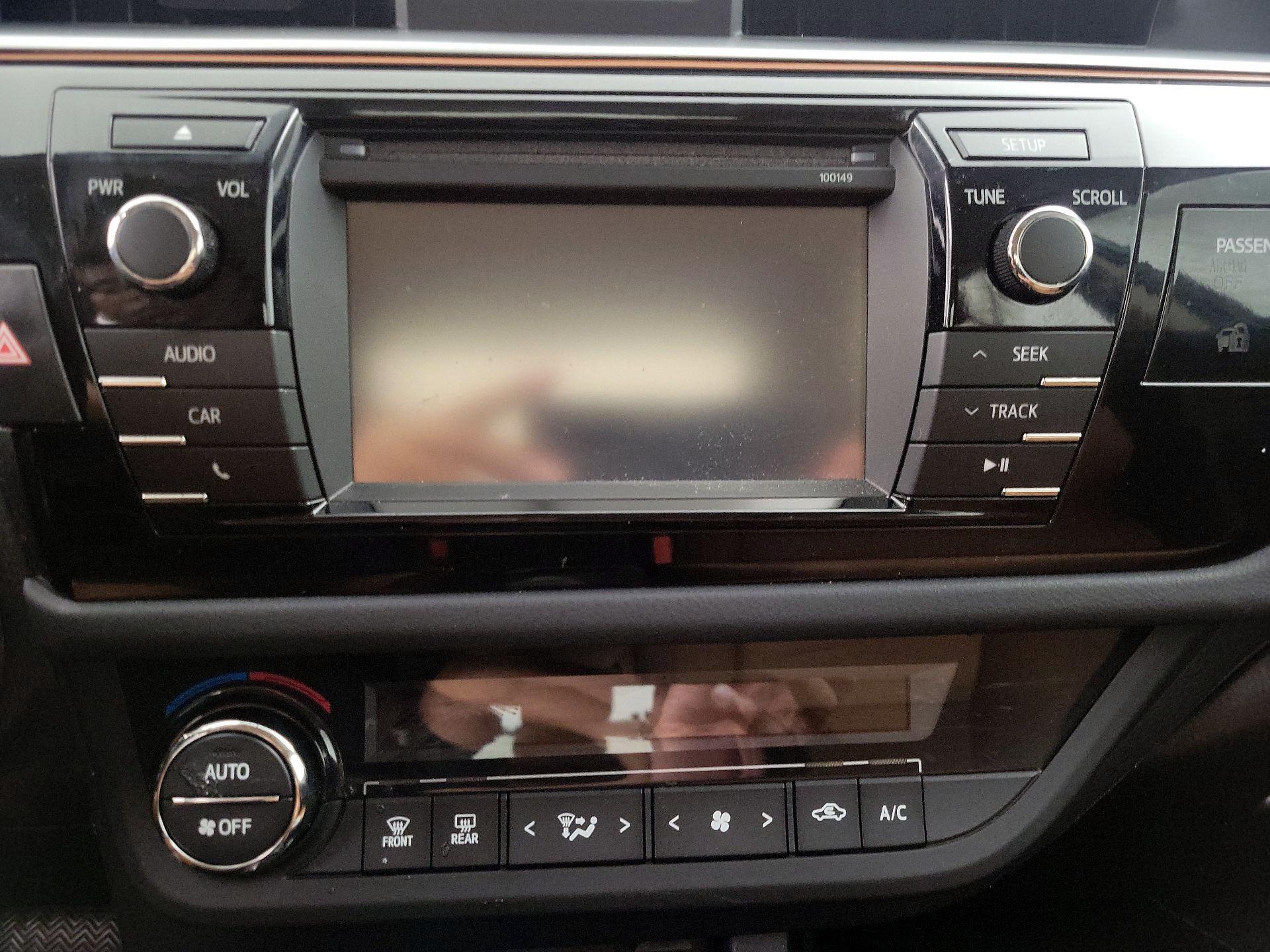 Thumbnail: 2015 Toyota Corolla - 15