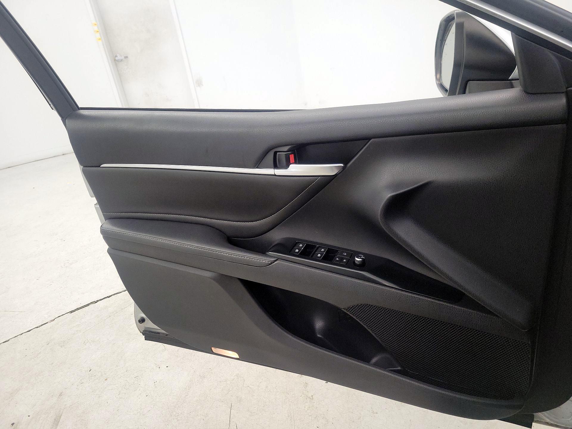 Thumbnail: 2018 Toyota Camry - 12