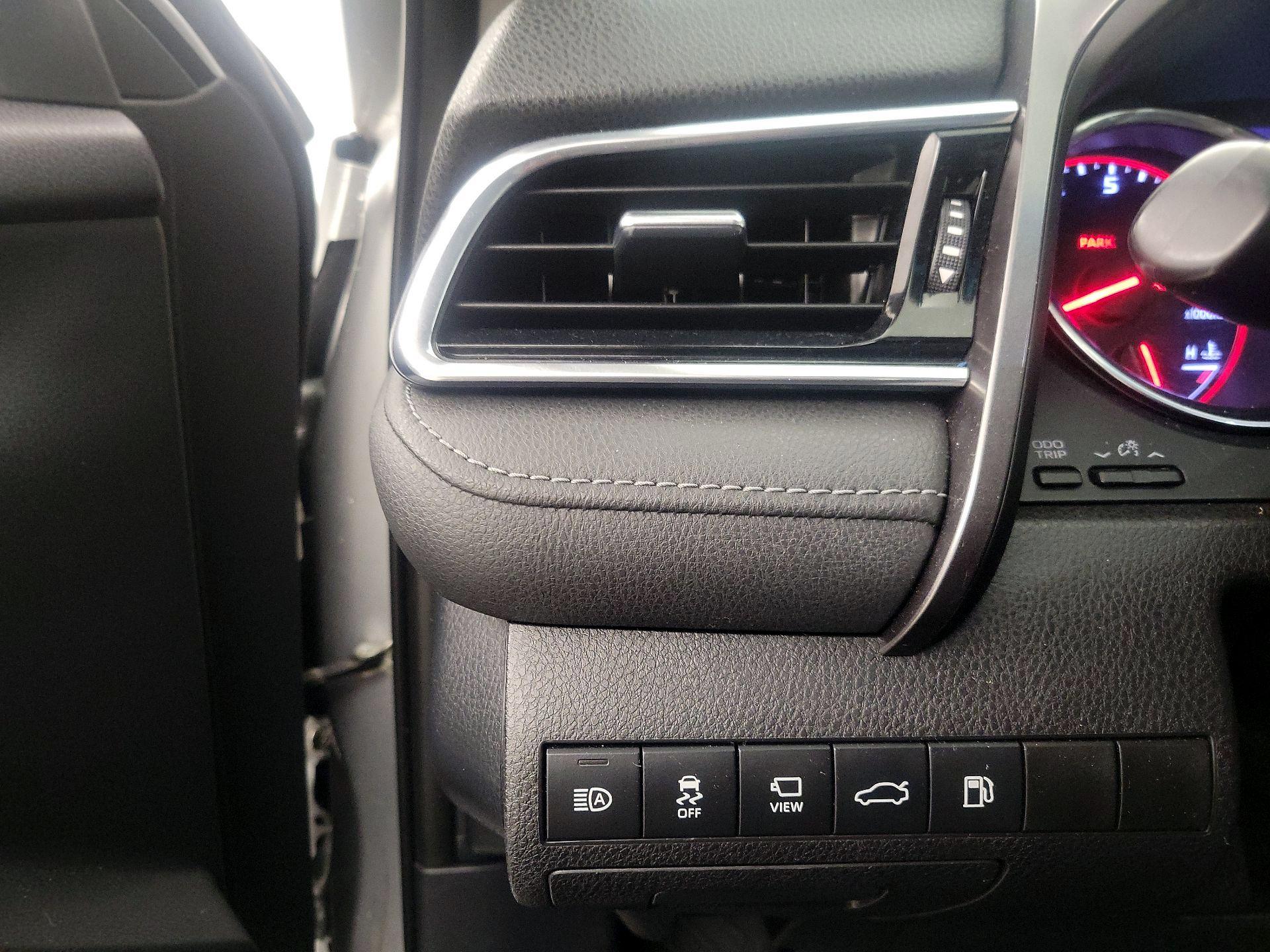 Thumbnail: 2018 Toyota Camry - 13