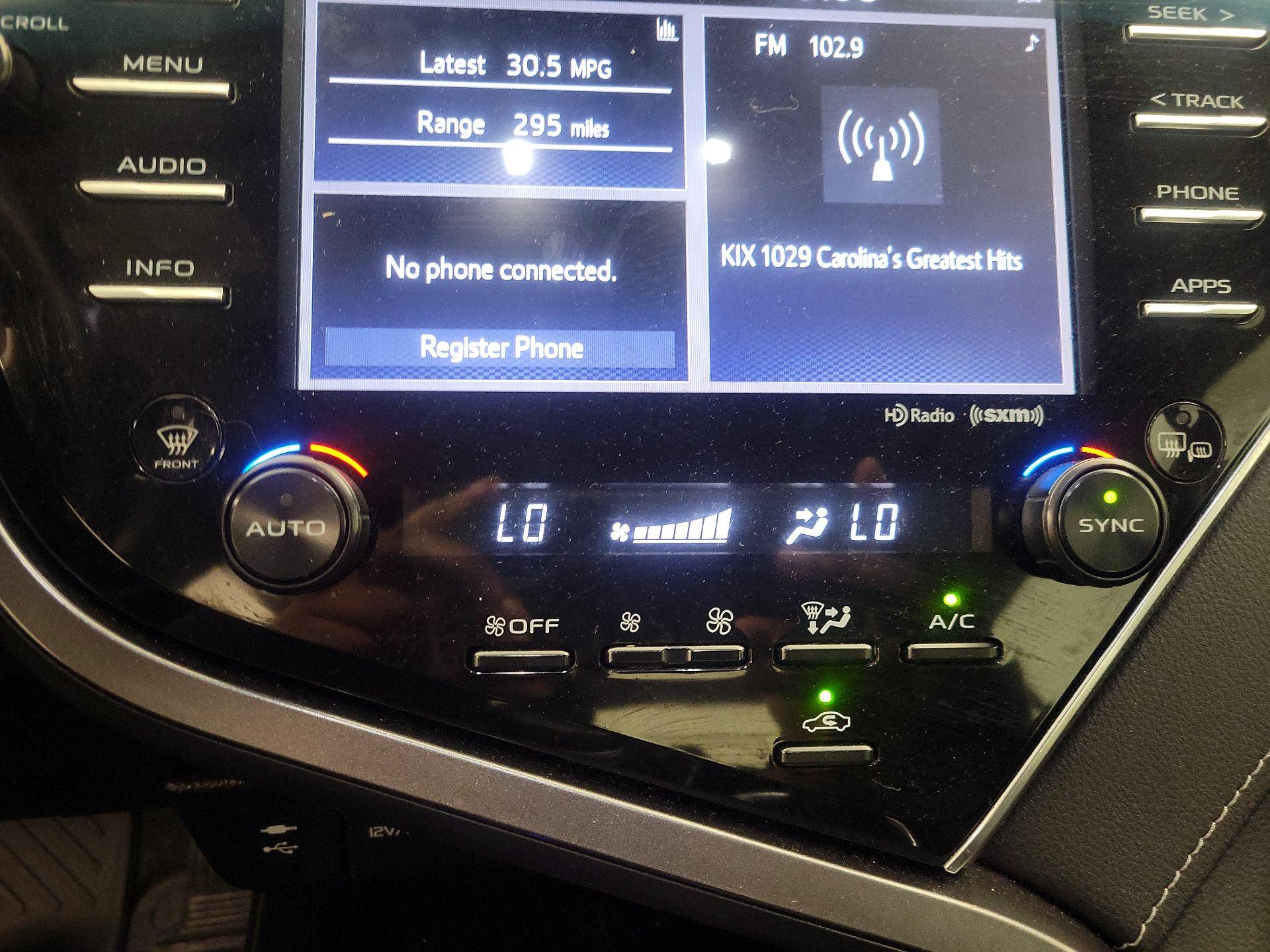 Thumbnail: 2018 Toyota Camry - 16