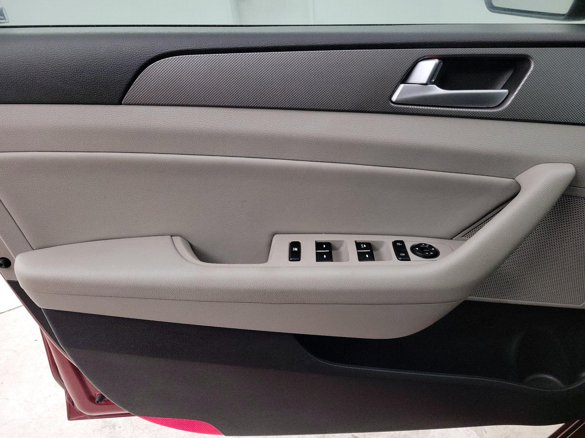 Thumbnail: 2015 Hyundai Sonata - 12