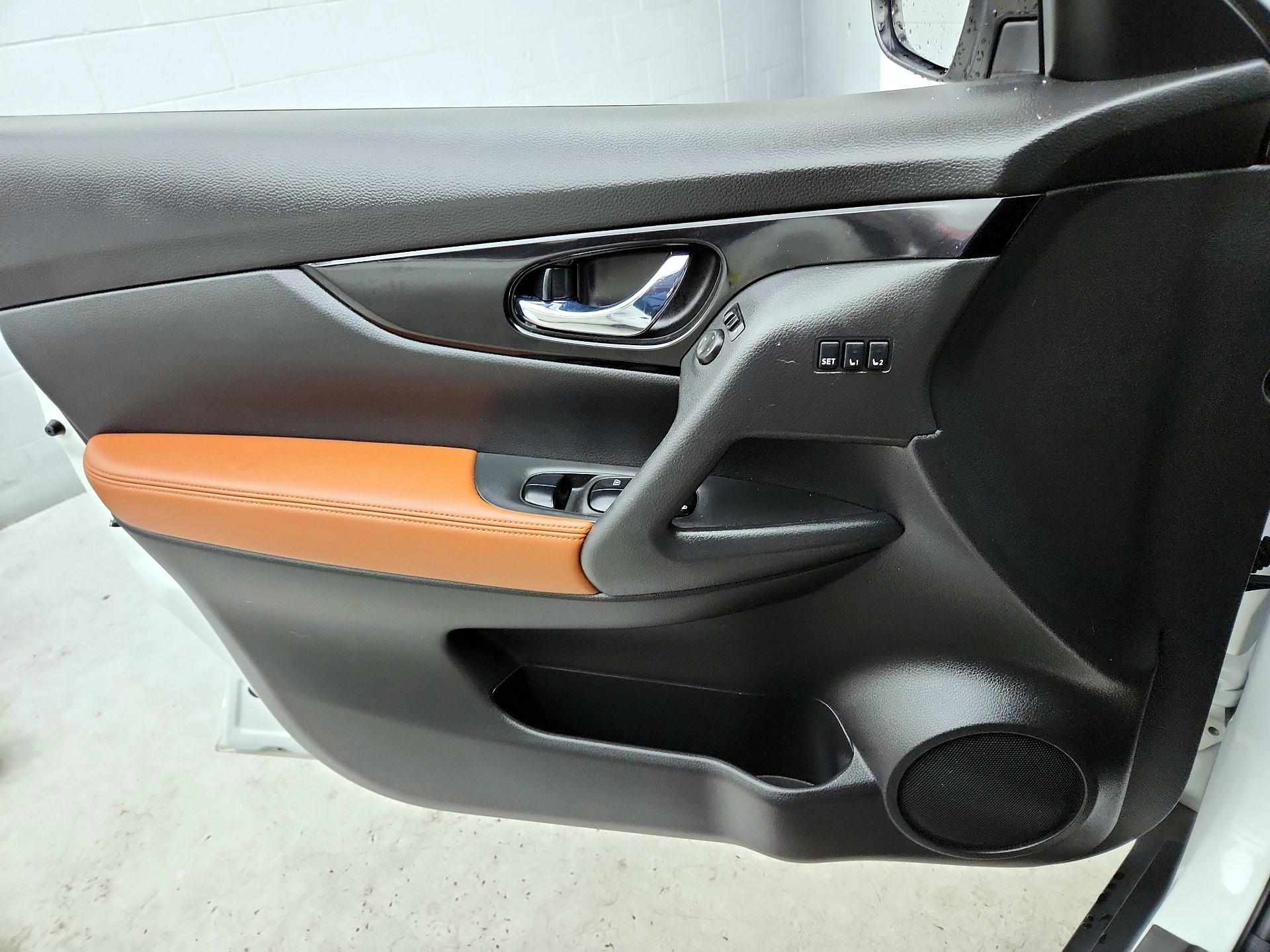 Thumbnail: 2018 Nissan Rogue - 12