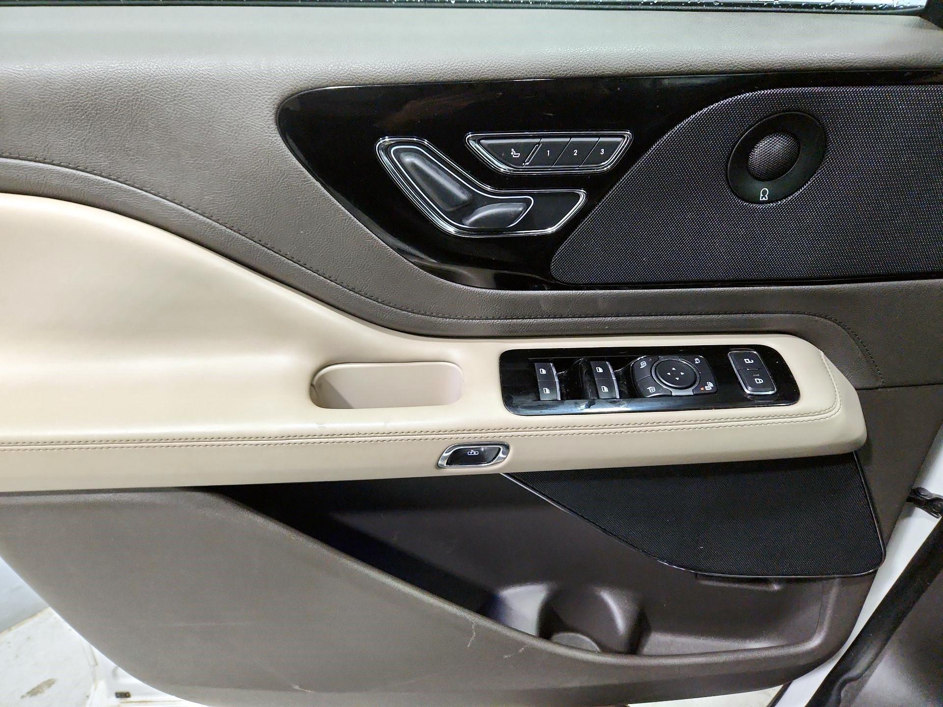 Thumbnail: 2020 Lincoln Aviator - 12
