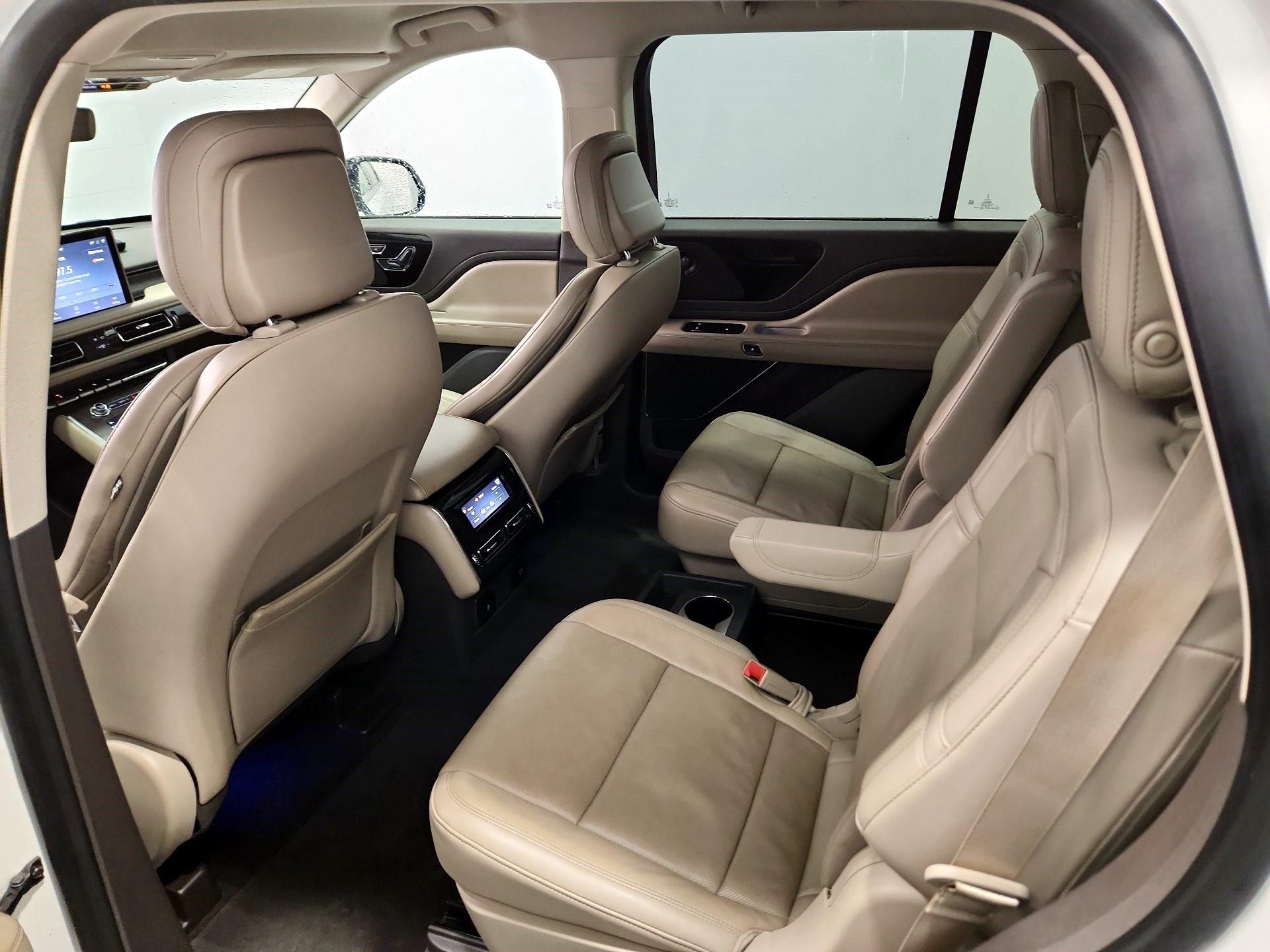 Thumbnail: 2020 Lincoln Aviator - 19