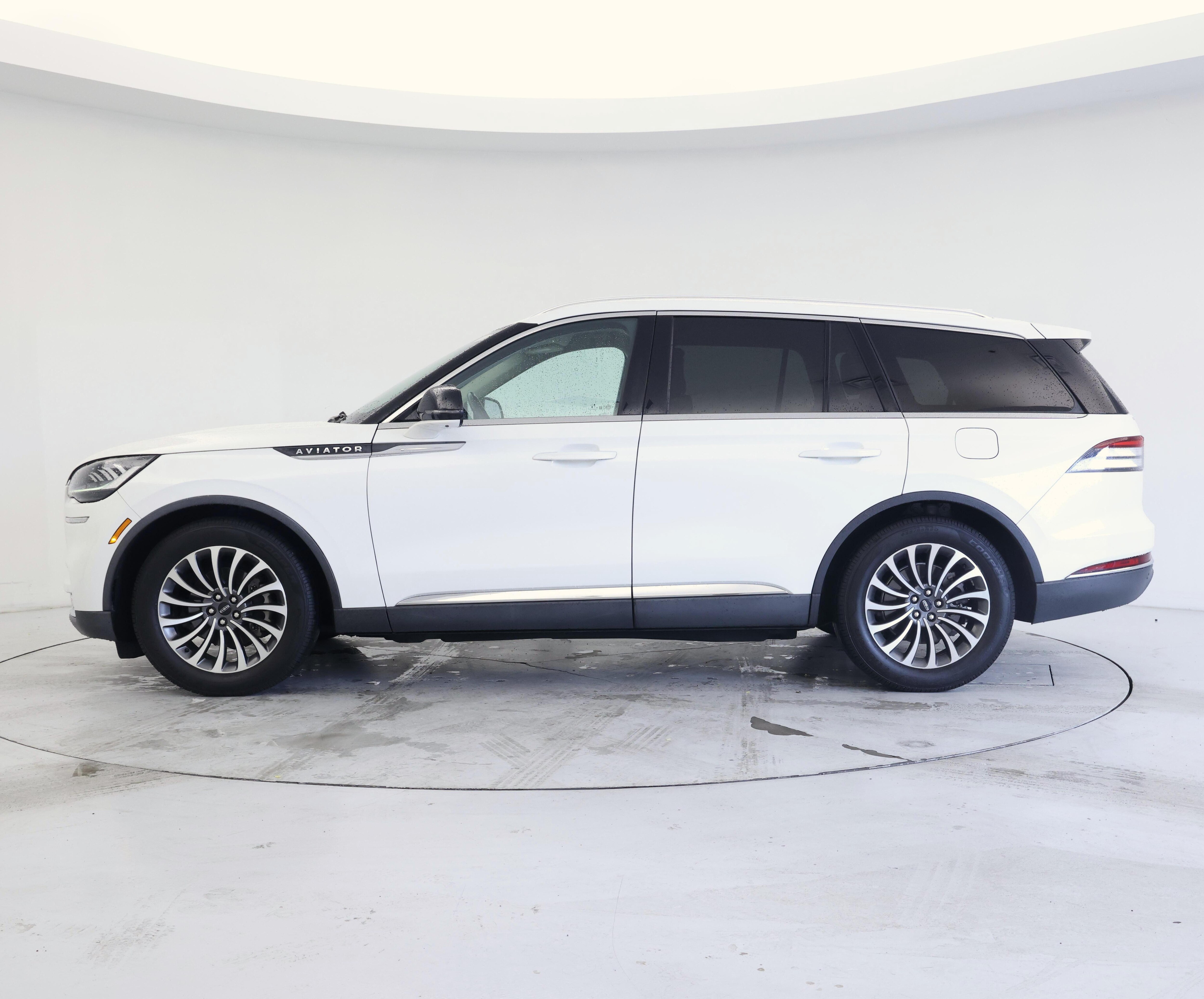 Thumbnail: 2020 Lincoln Aviator - 3