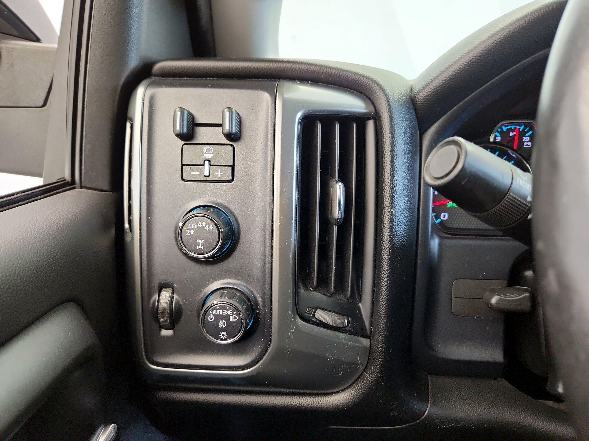 Thumbnail: 2018 Chevrolet Silverado 1500 - 13