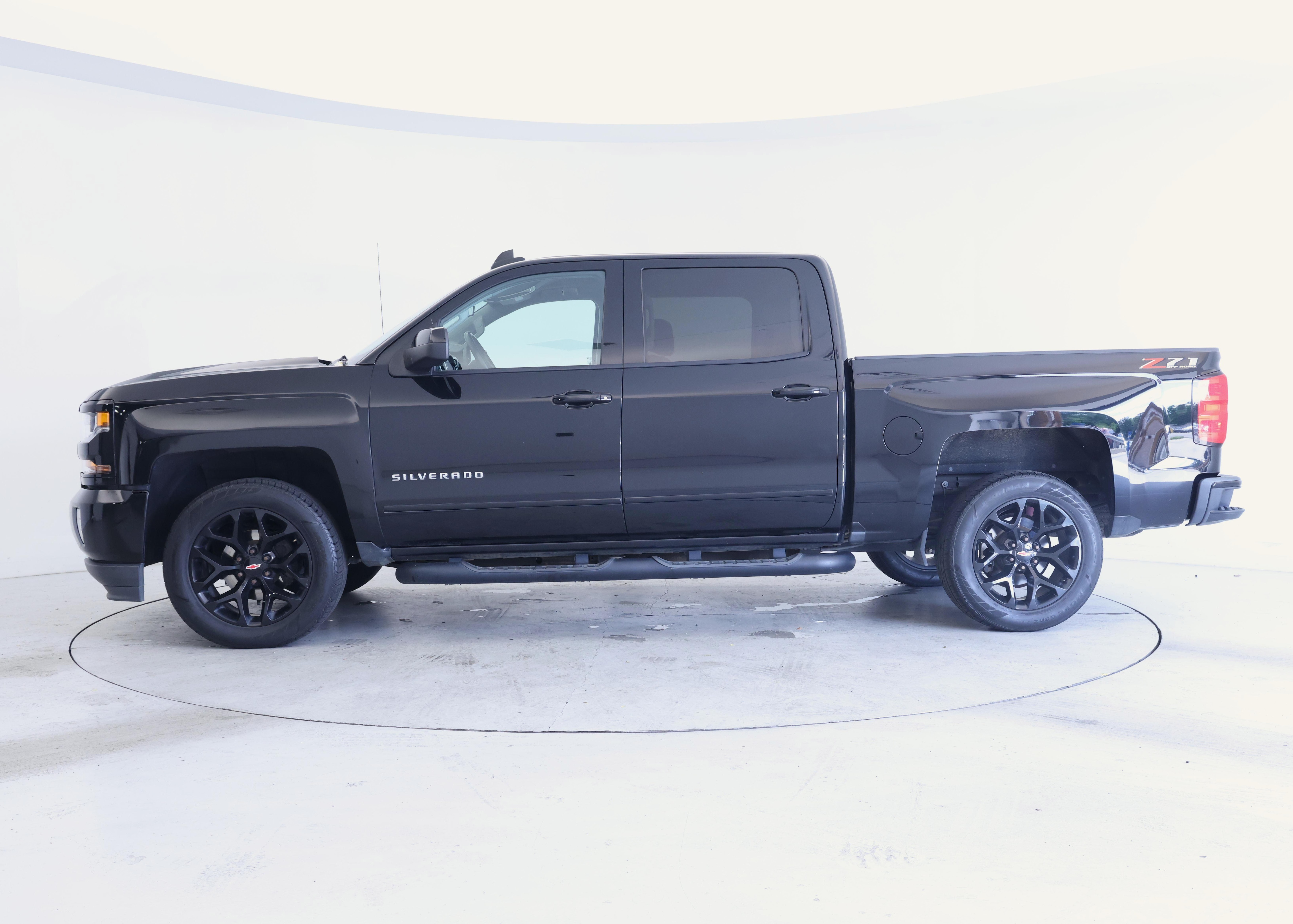 Thumbnail: 2018 Chevrolet Silverado 1500 - 3