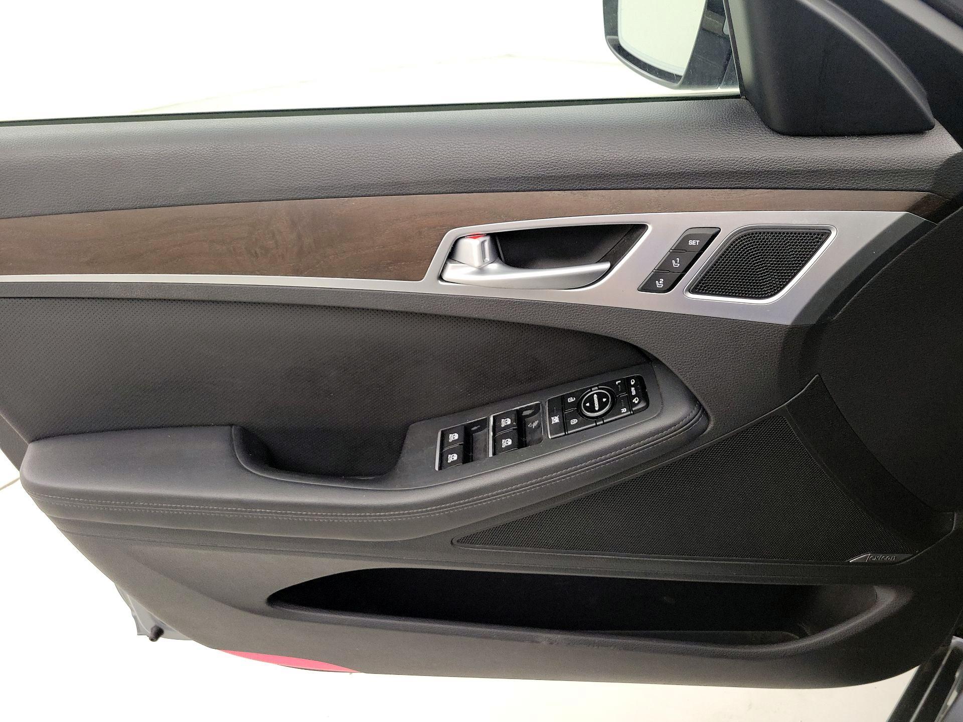 Thumbnail: 2015 Hyundai Genesis - 12