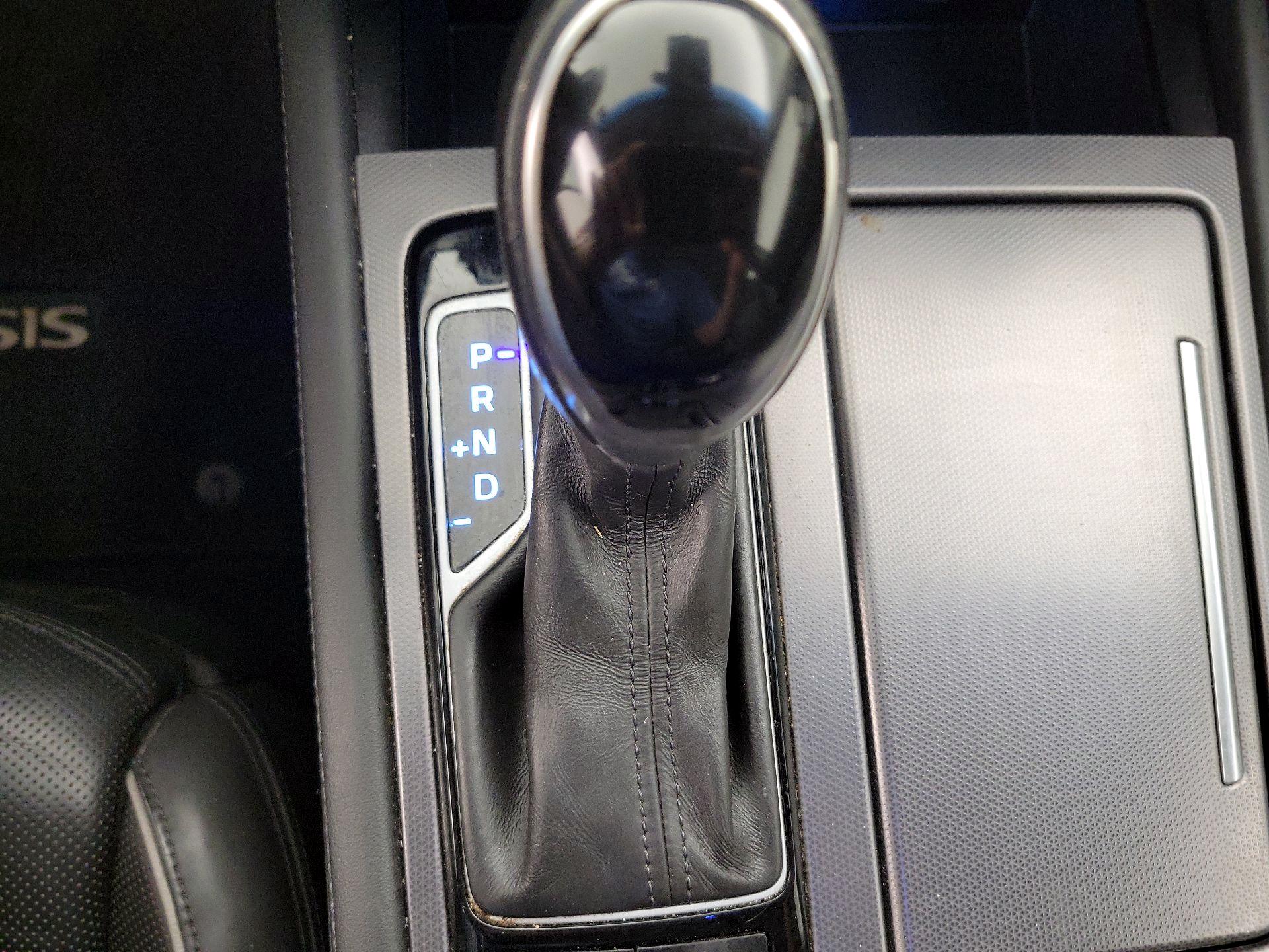 Thumbnail: 2015 Hyundai Genesis - 18